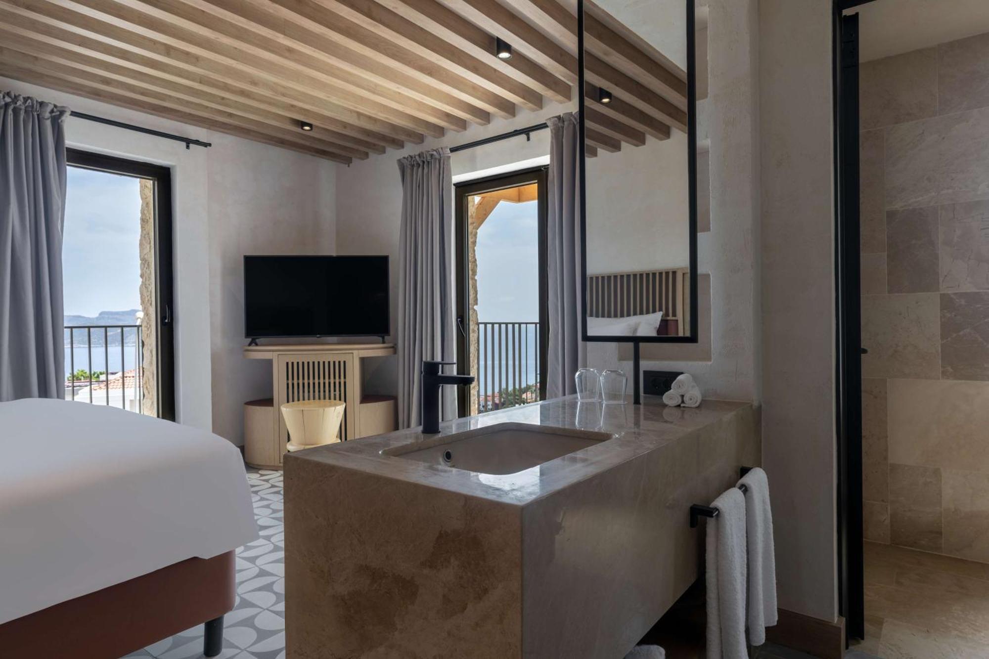 Premium Corner Room with Sea View,1550529895:JPEG