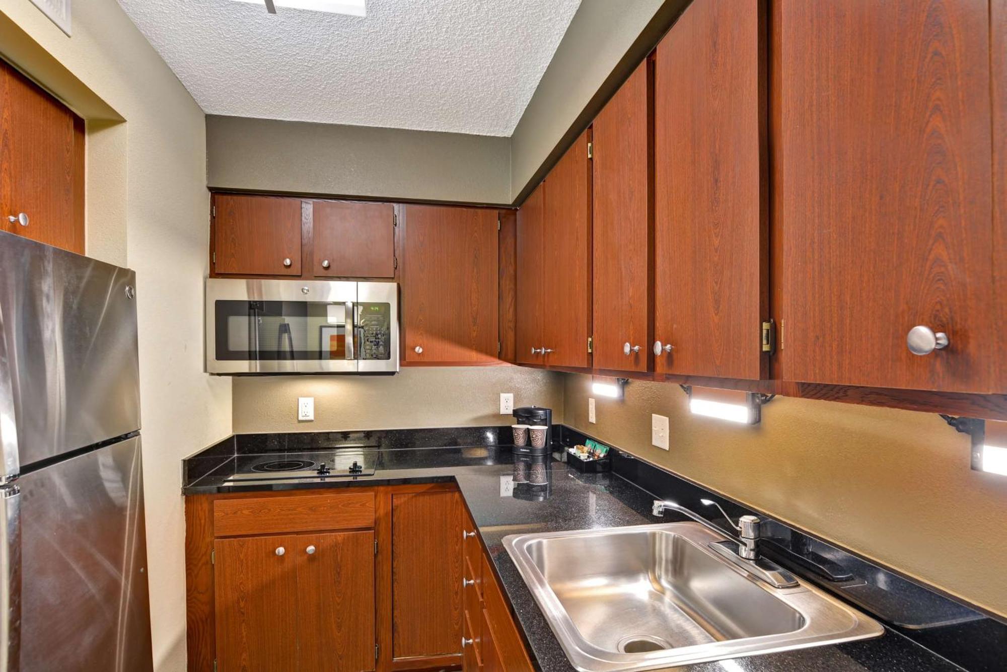 One-Bedroom King Suite with Fireplace - Non-Smoking