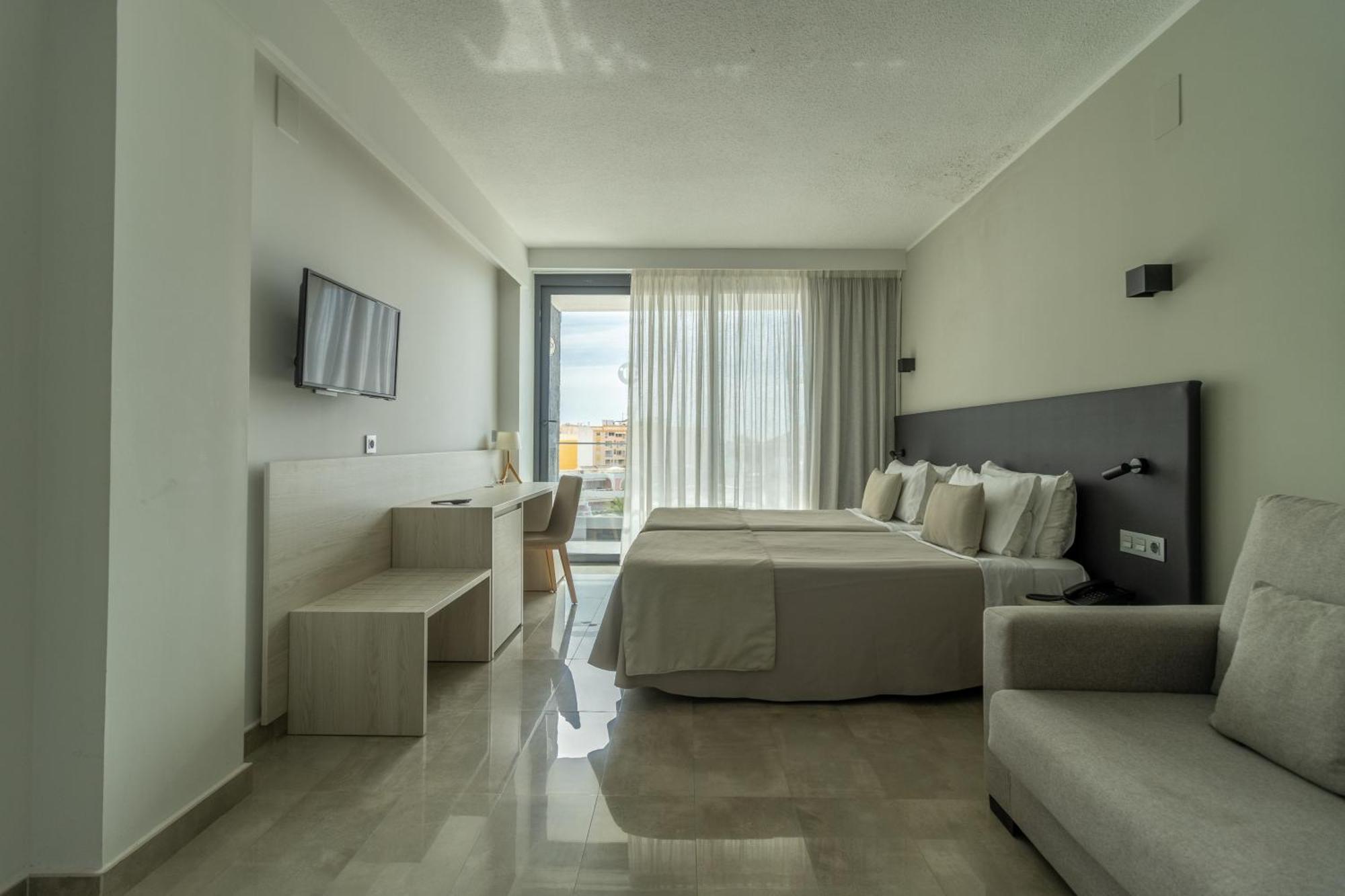 Deluxe Twin Room Pool View