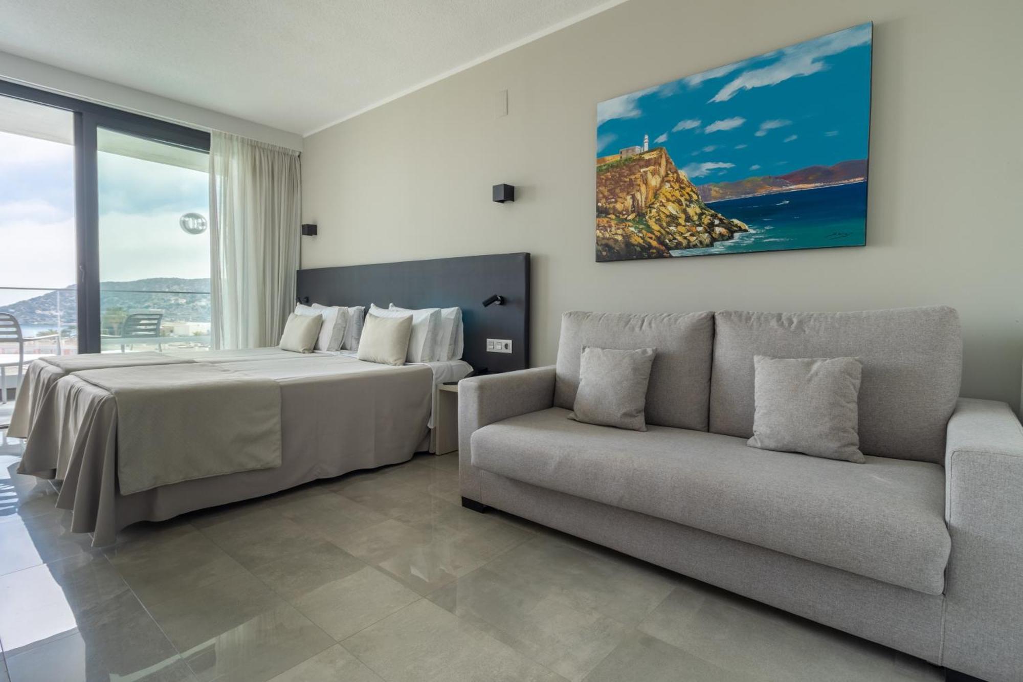 Deluxe Twin Room Pool View