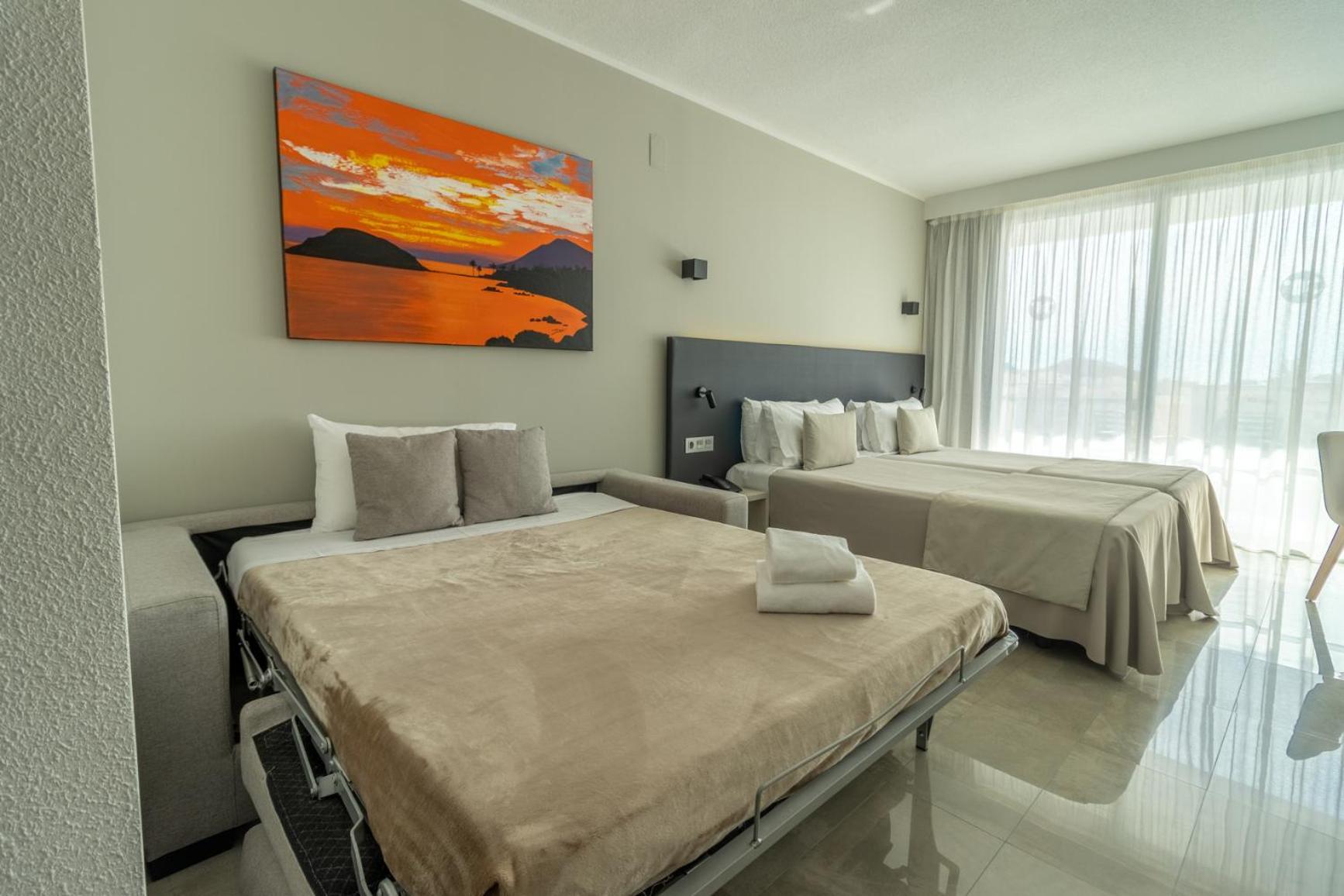 Deluxe Triple Room Pool View