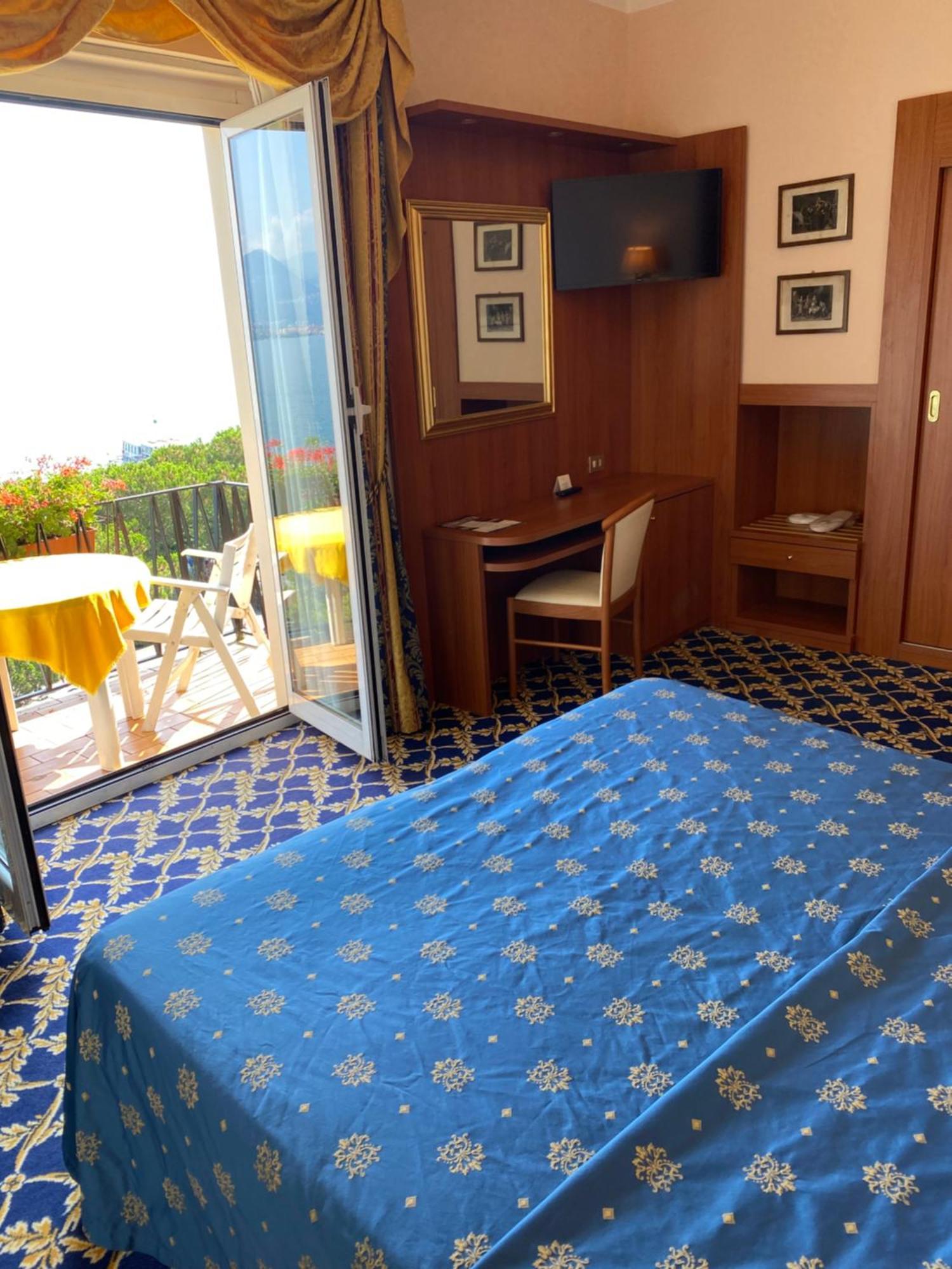 Double or Twin Room Lake View