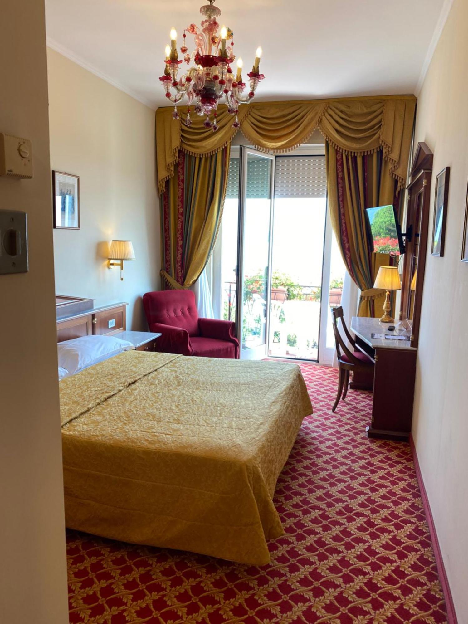 Double or Twin Room Lake View