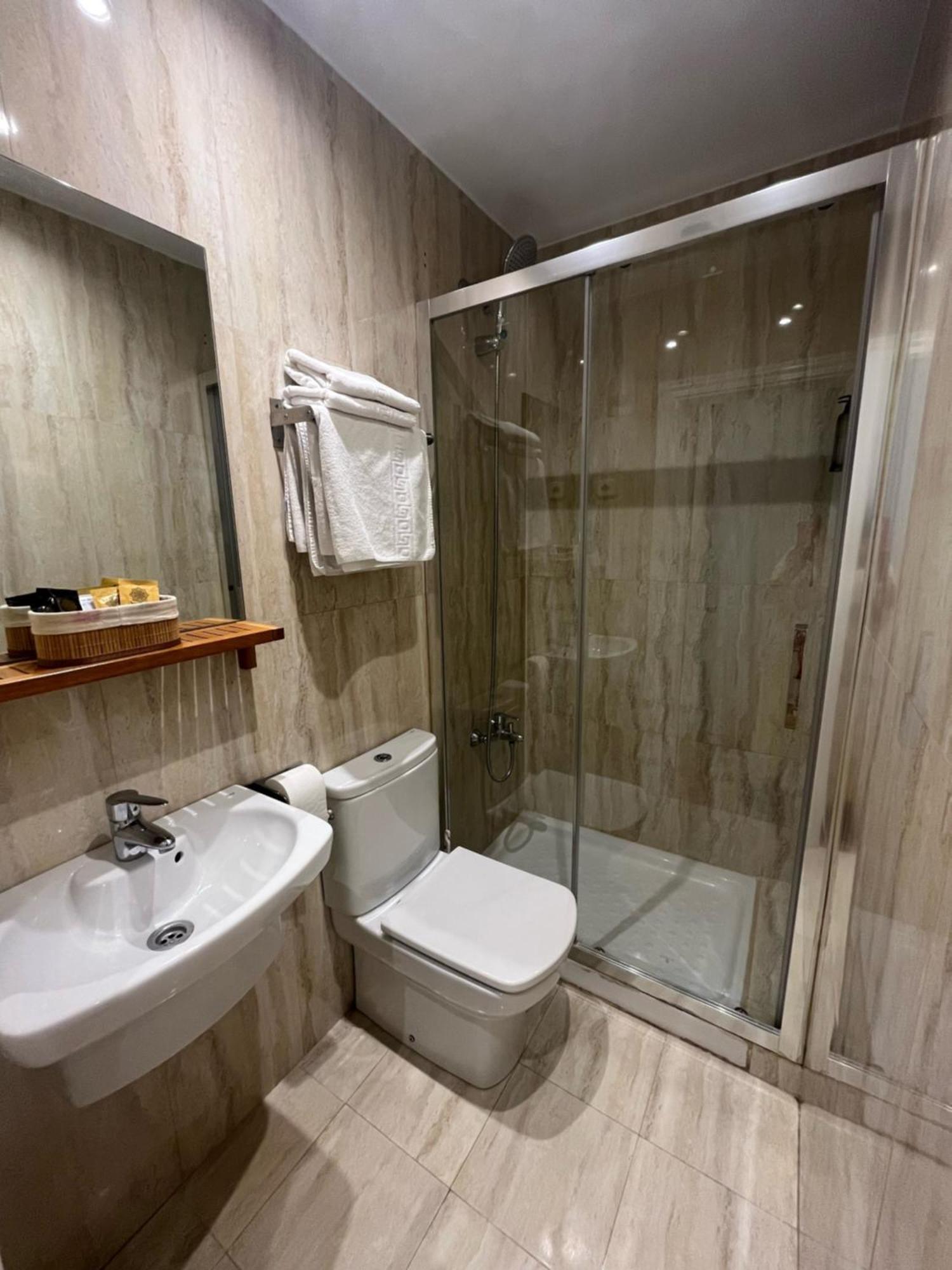 Twin Room Private Bathroom