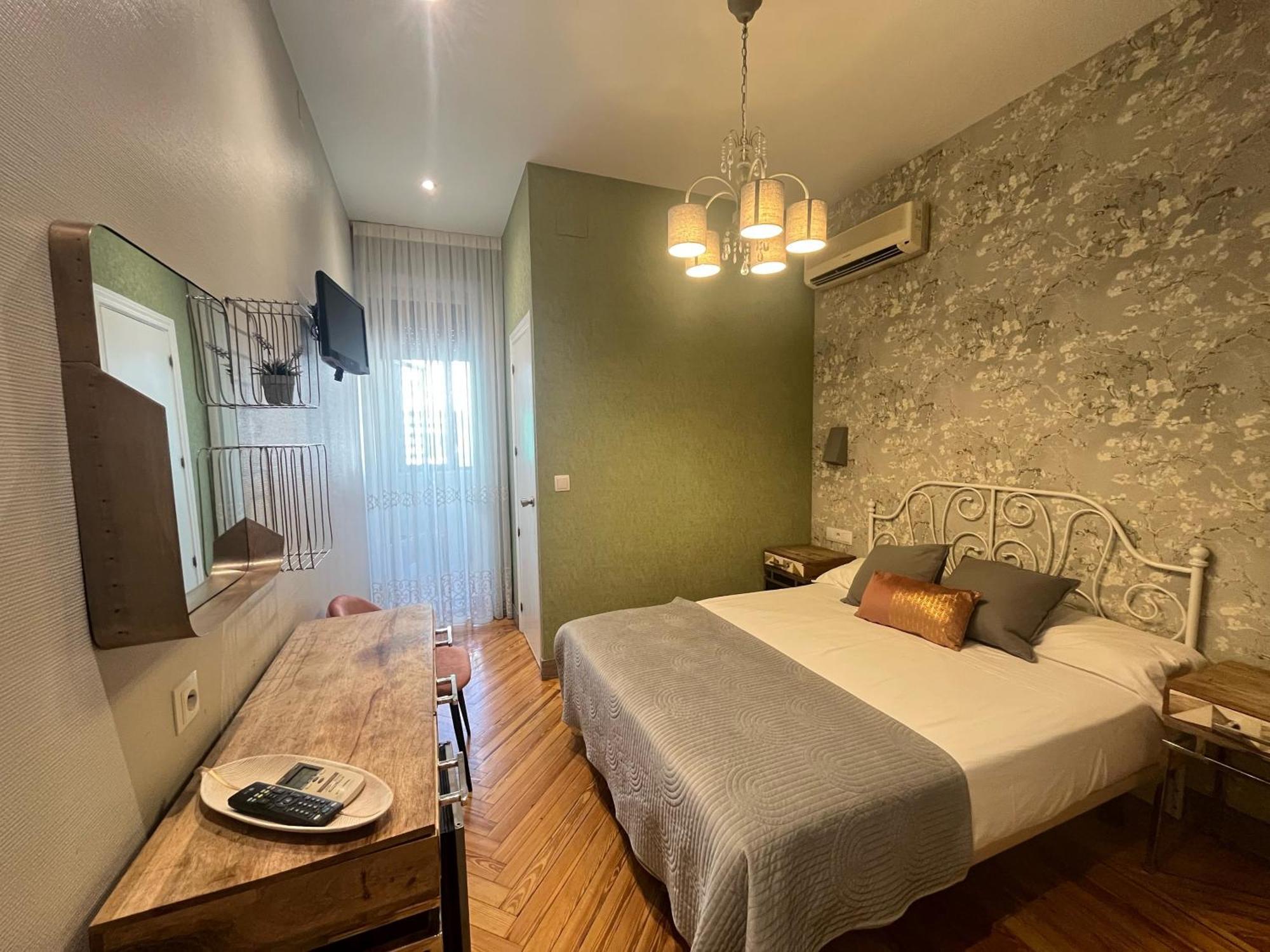 Double Room Private Bathroom