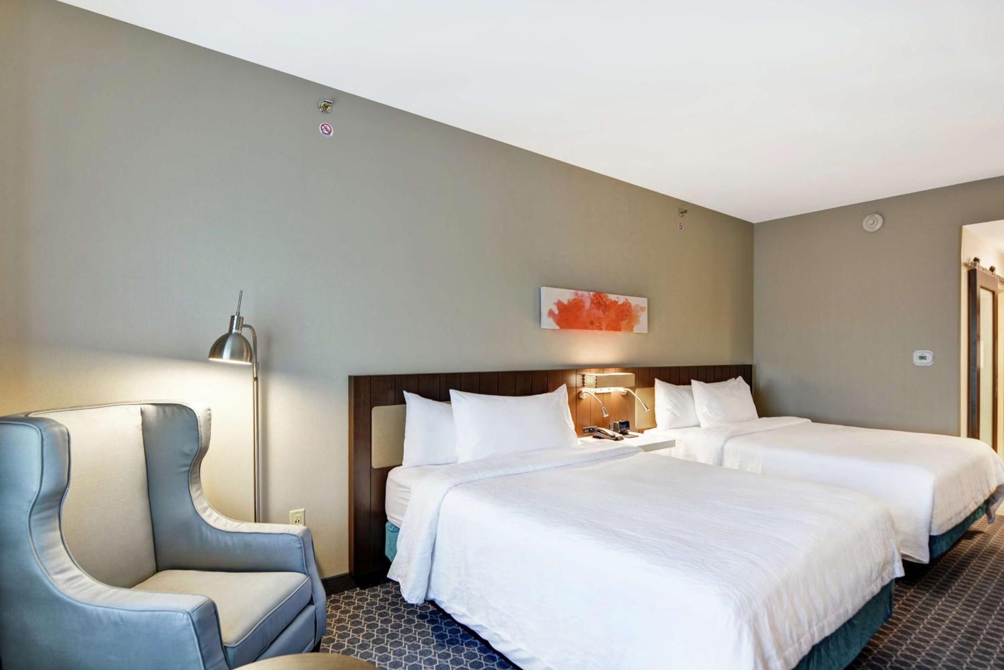 Queen Room with Two Queen Beds - Hearing Access