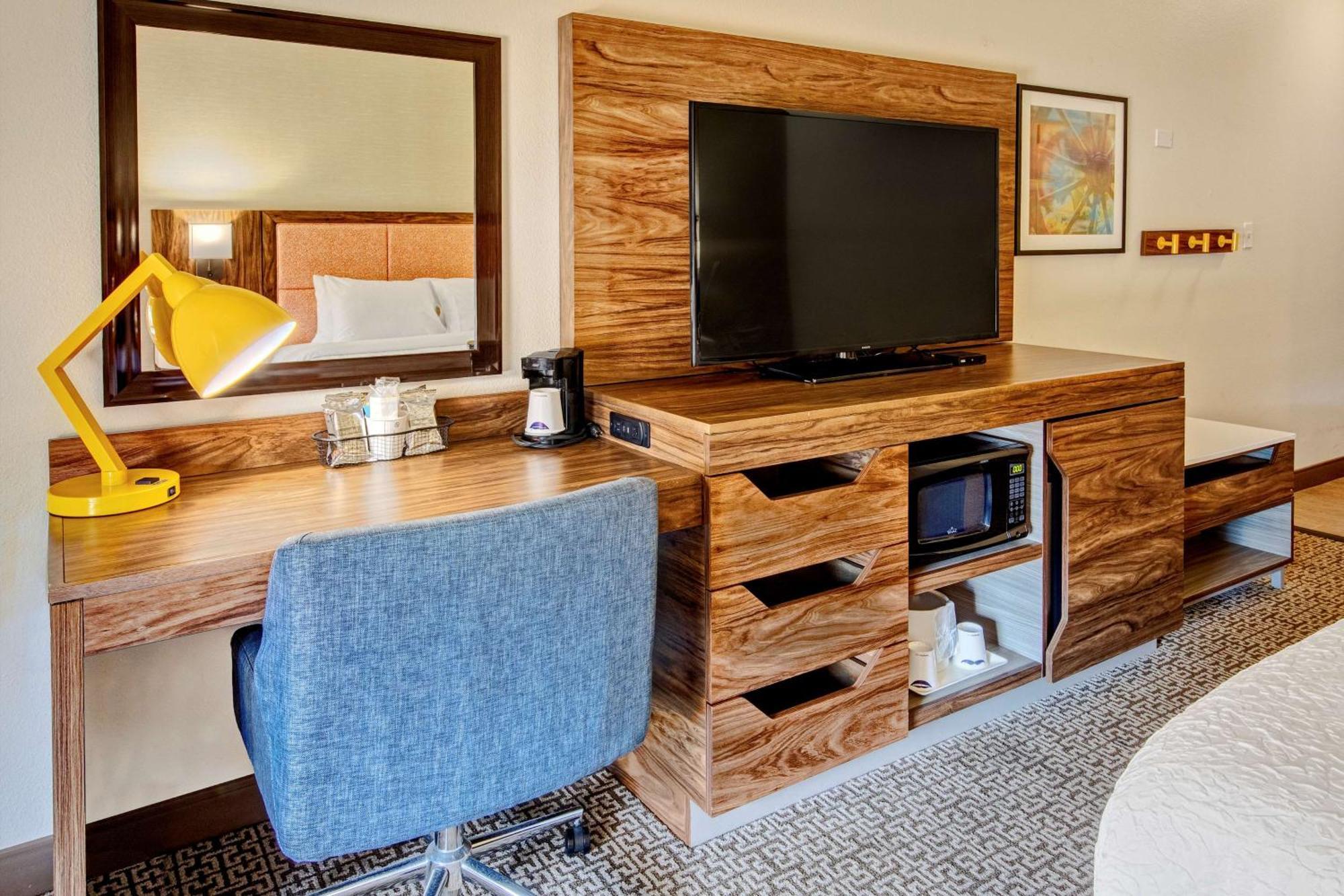 King Room Mobility Access or Non-Smoking