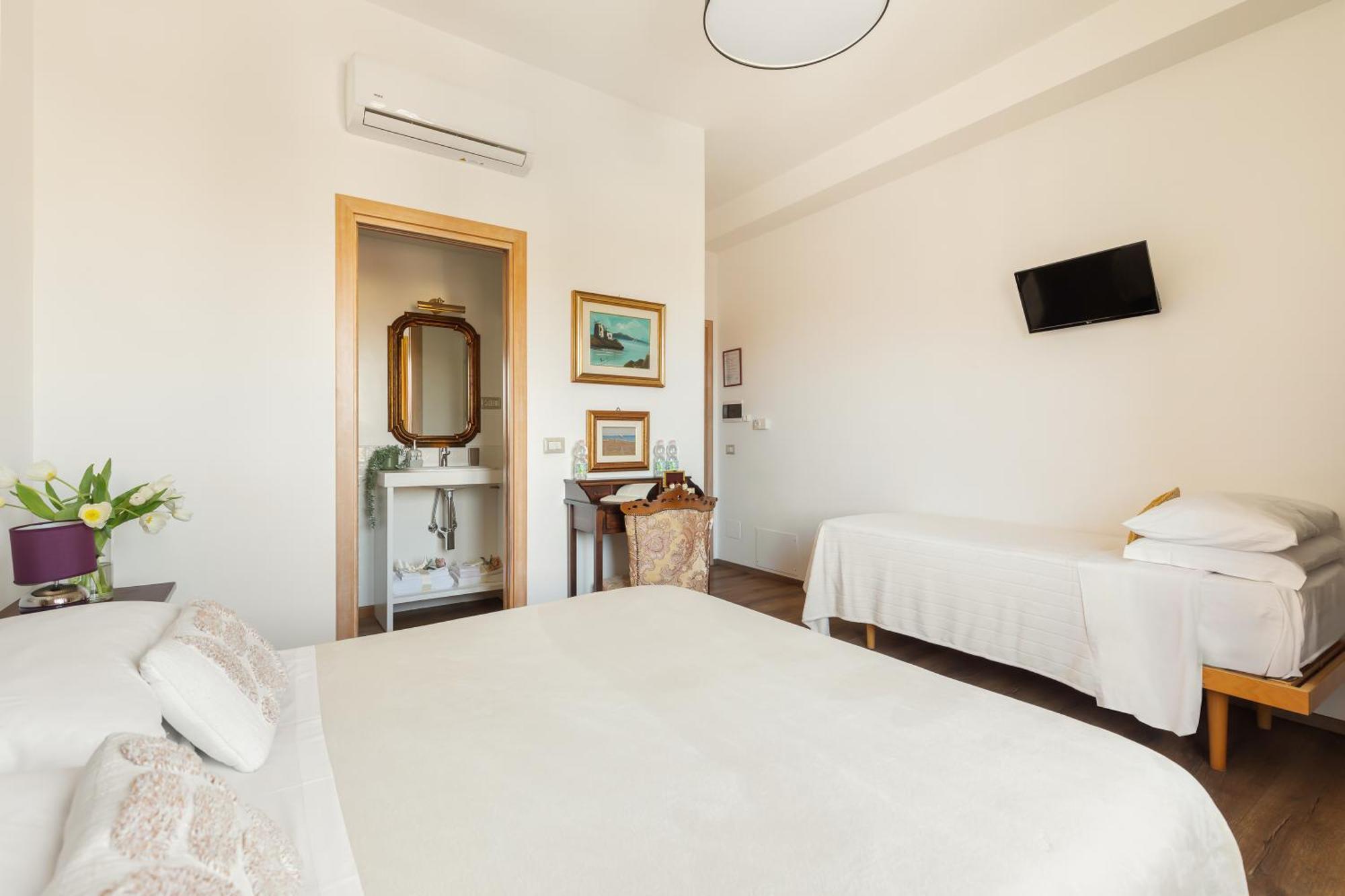 Deluxe Double Room Side Sea View