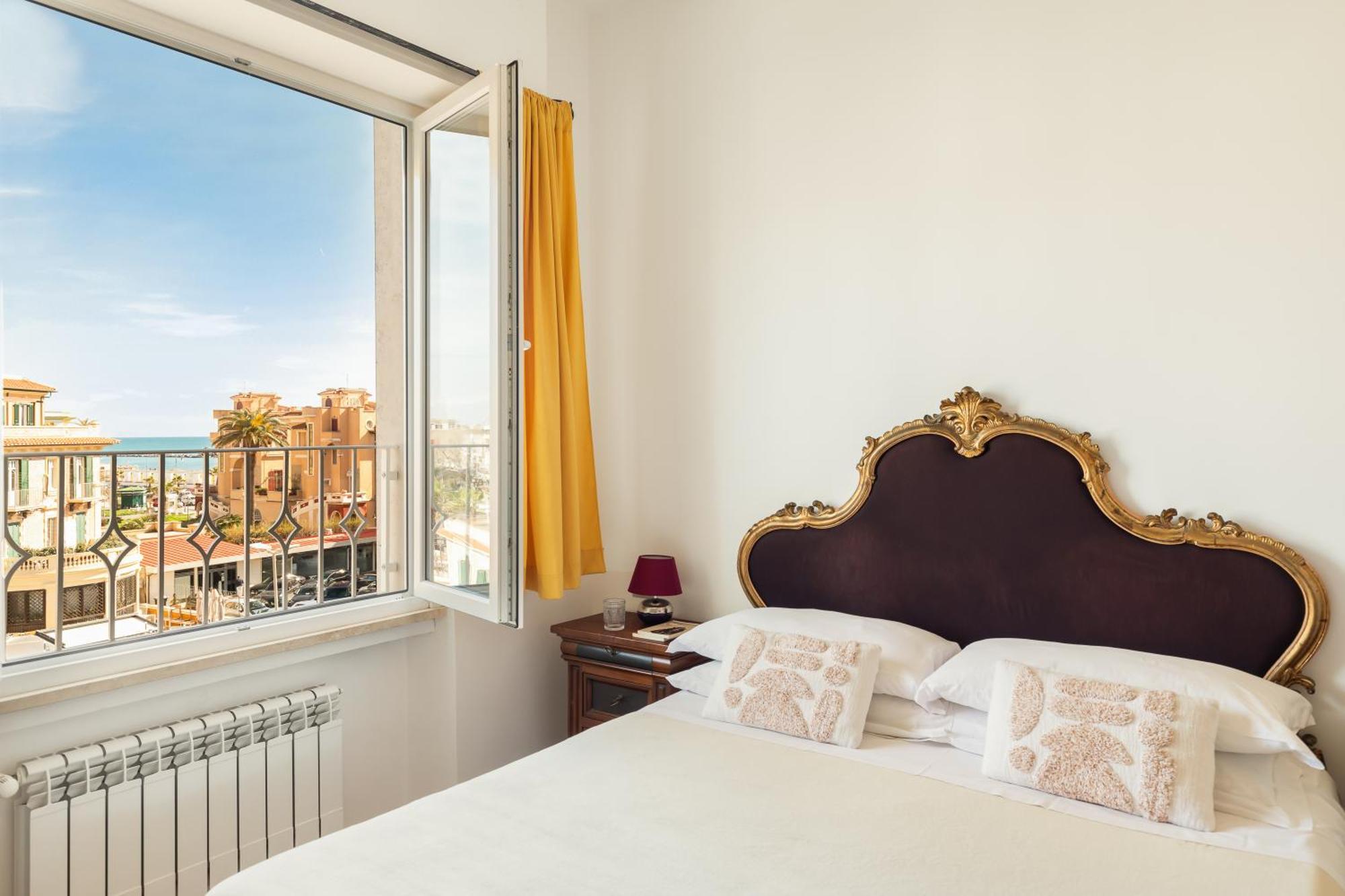 Deluxe Double Room Side Sea View