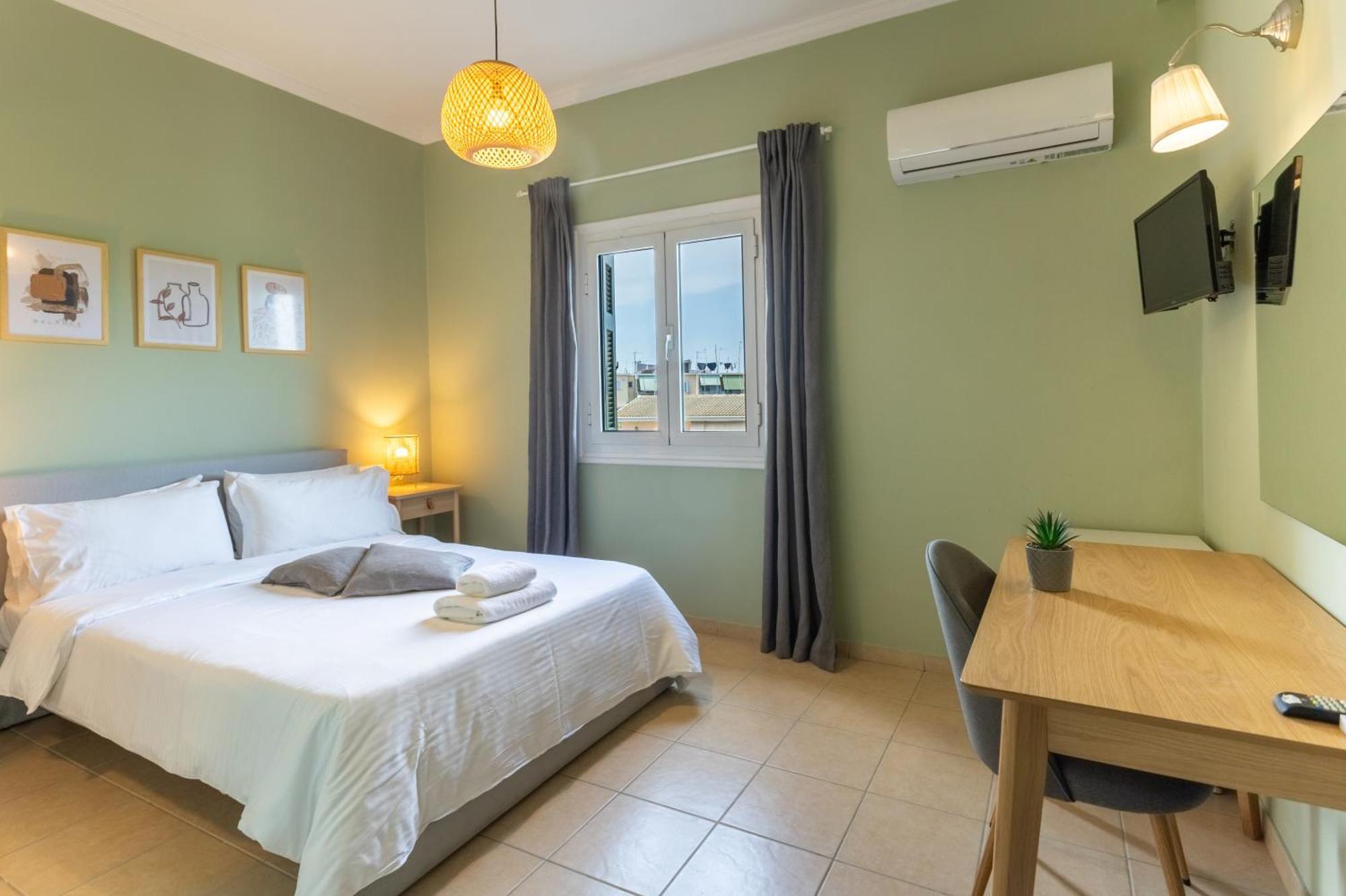 Quarto com Cama de Casal ou 2 de Solteiro