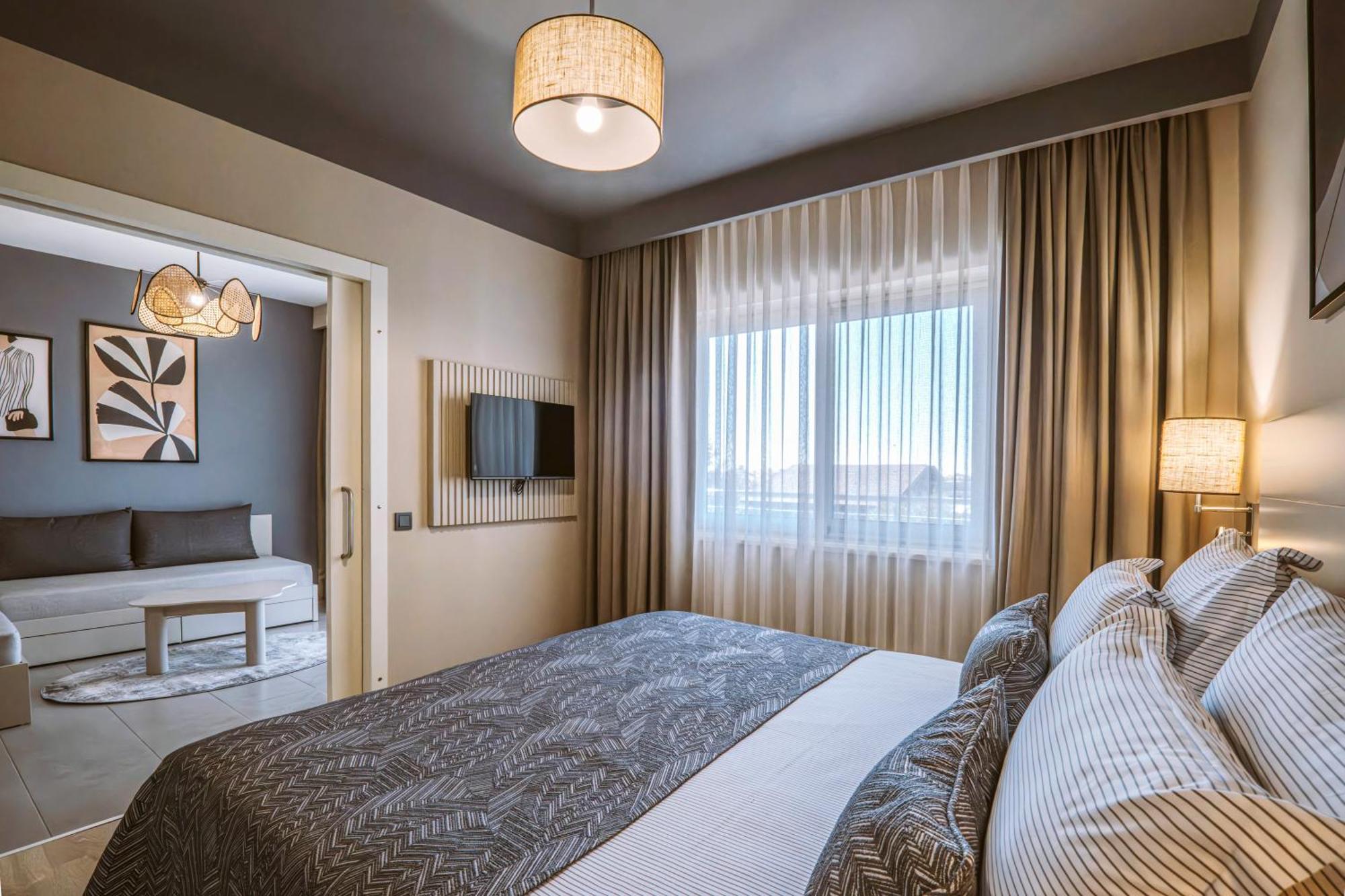 2 Bedroom Deluxe Suite,1583225058:JPEG