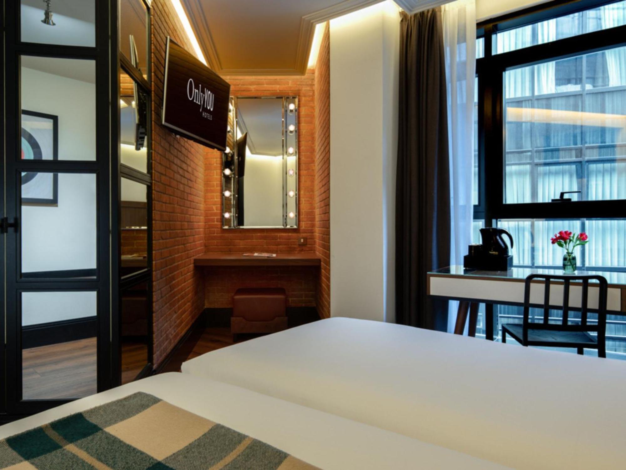 Quarto Pequeno com Cama de Casal ou 2 de Solteiro