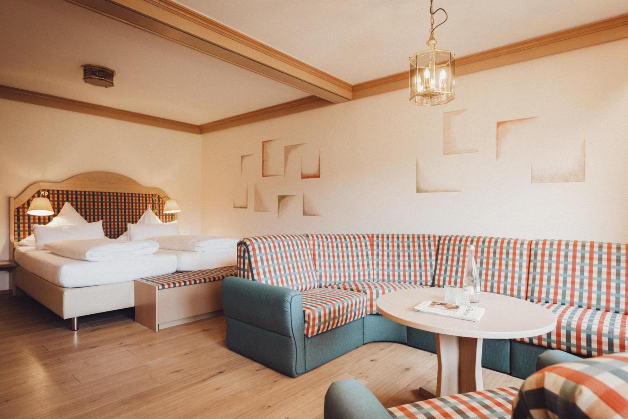 Suite with Balcony,1586365354:JPEG