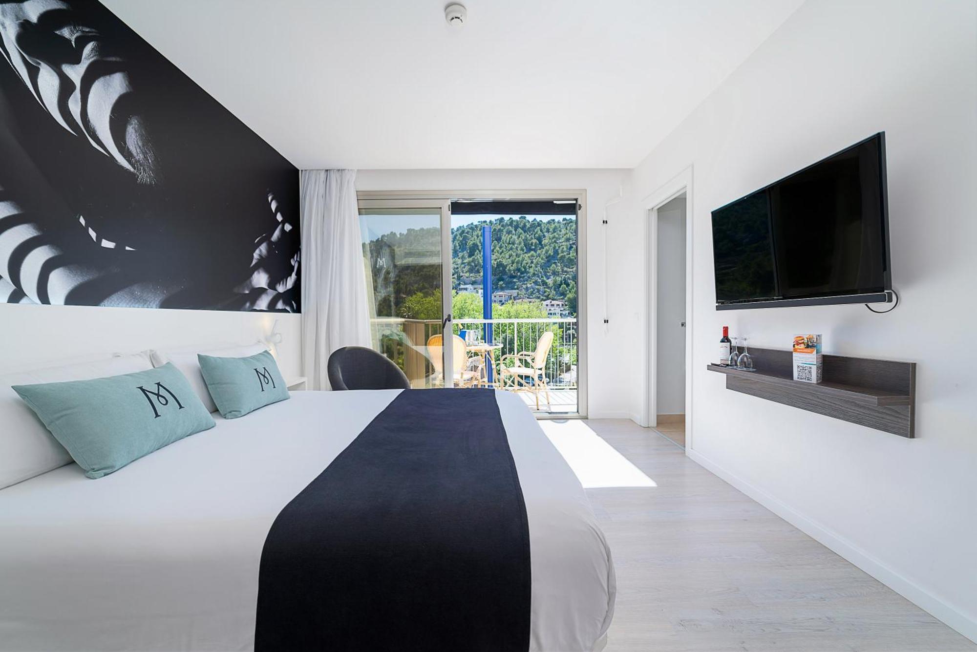 superior Double Room Pool View Terrace