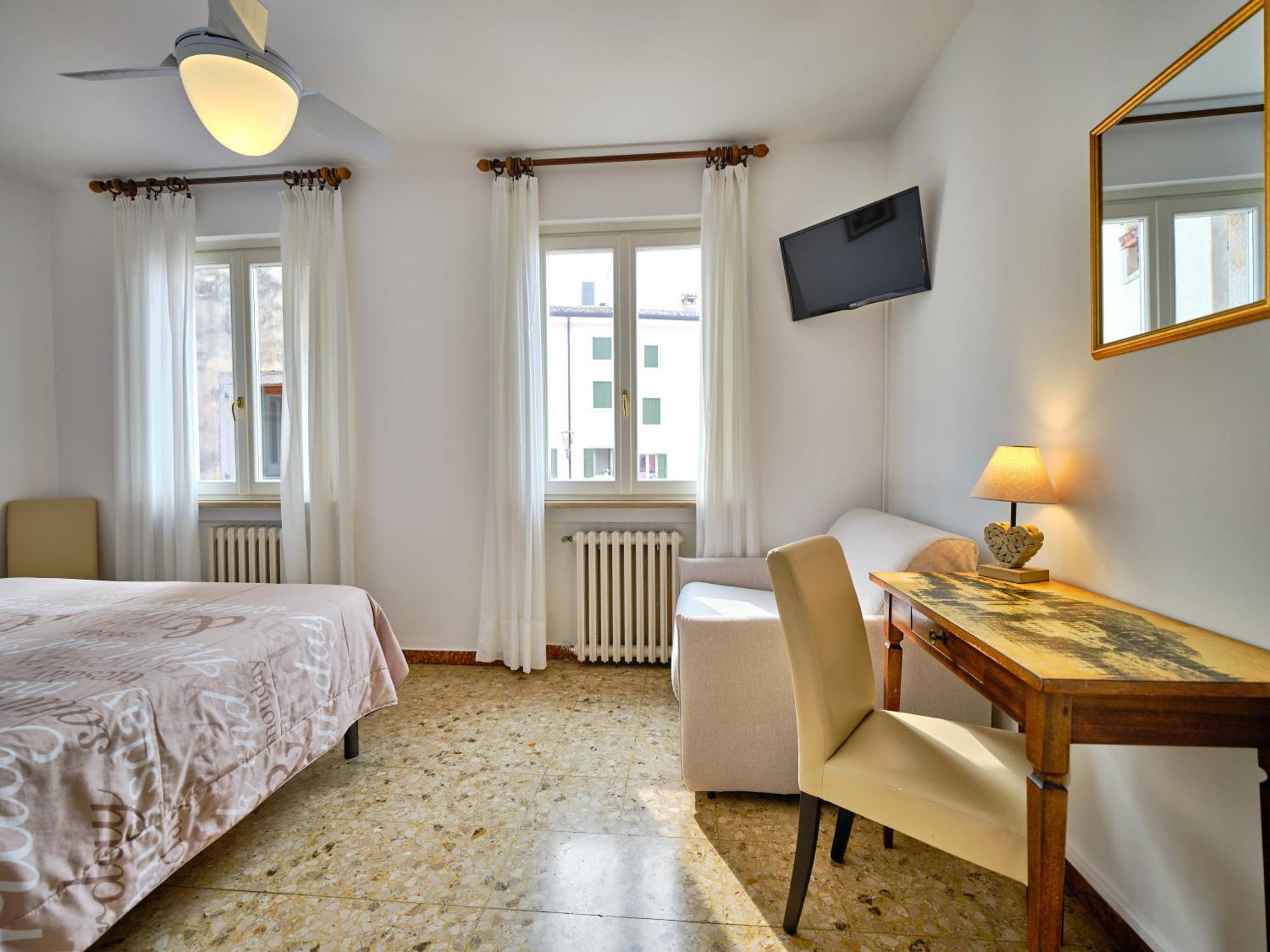 Double or Twin Room Lake View