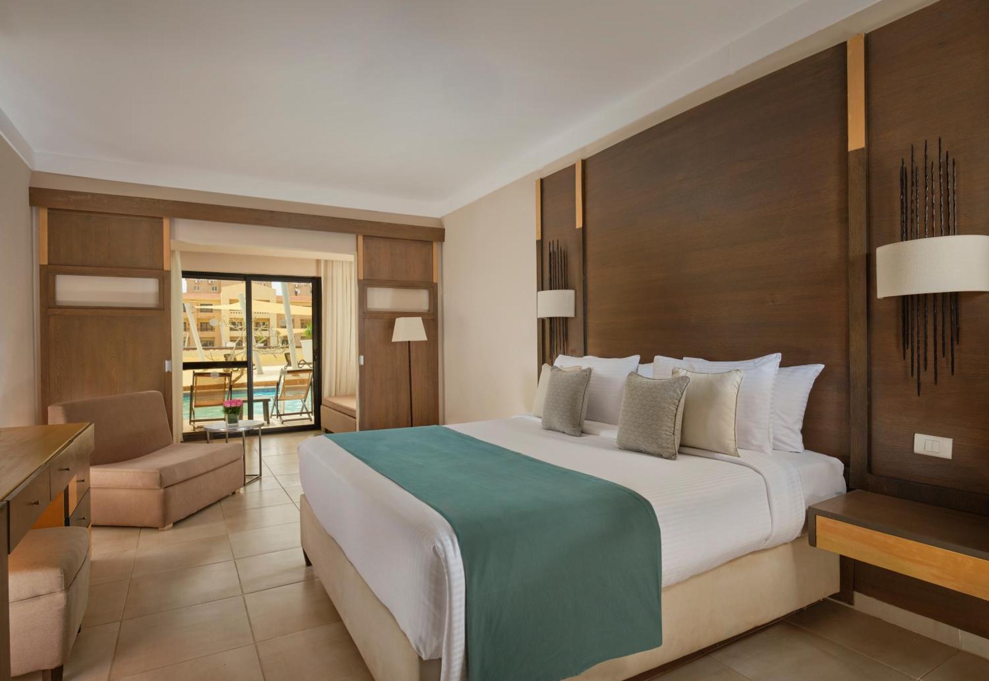 Family Swim-Up Room