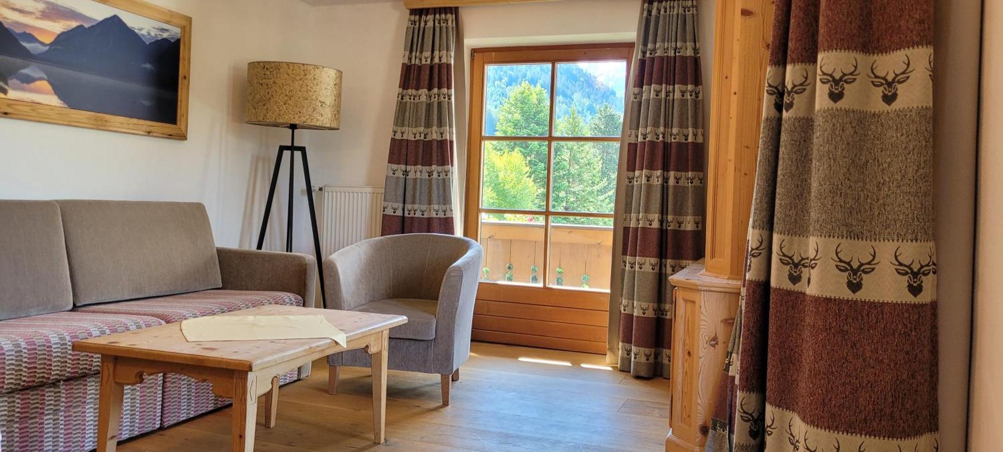 One-Bedroom Suite Balcony,1592890304:JPEG