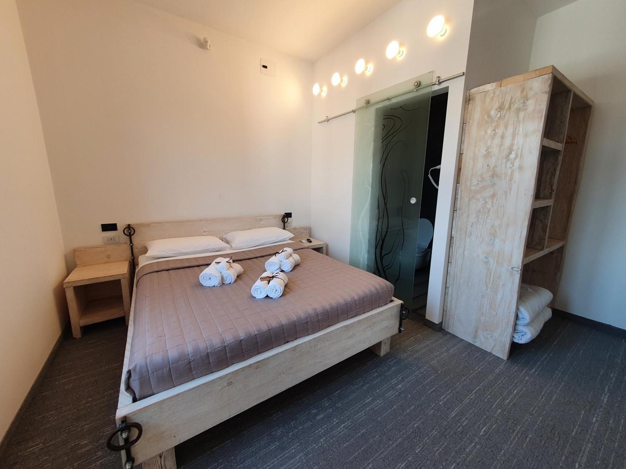 Double Room Private Bathroom