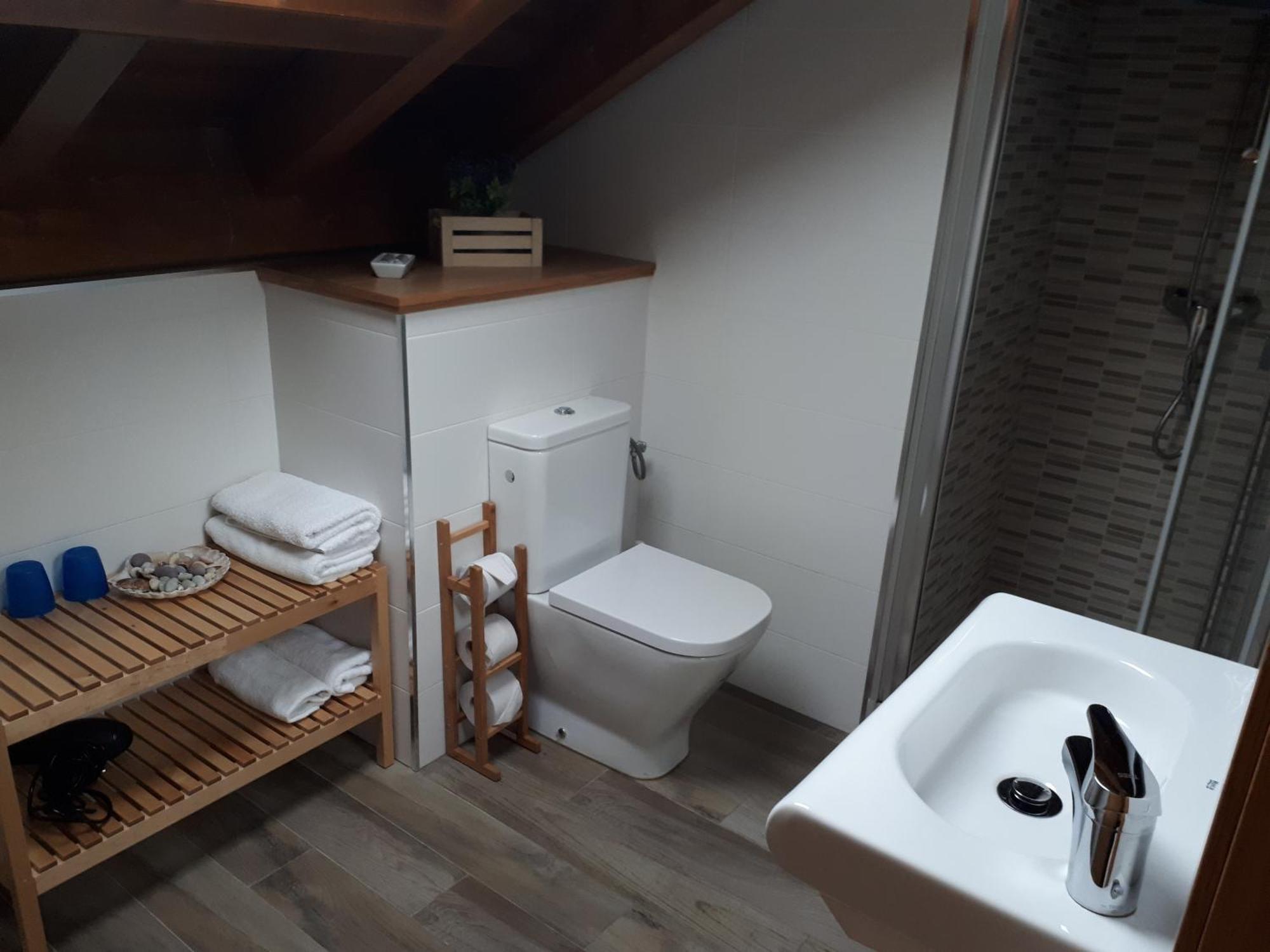 Twin Room Private Bathroom