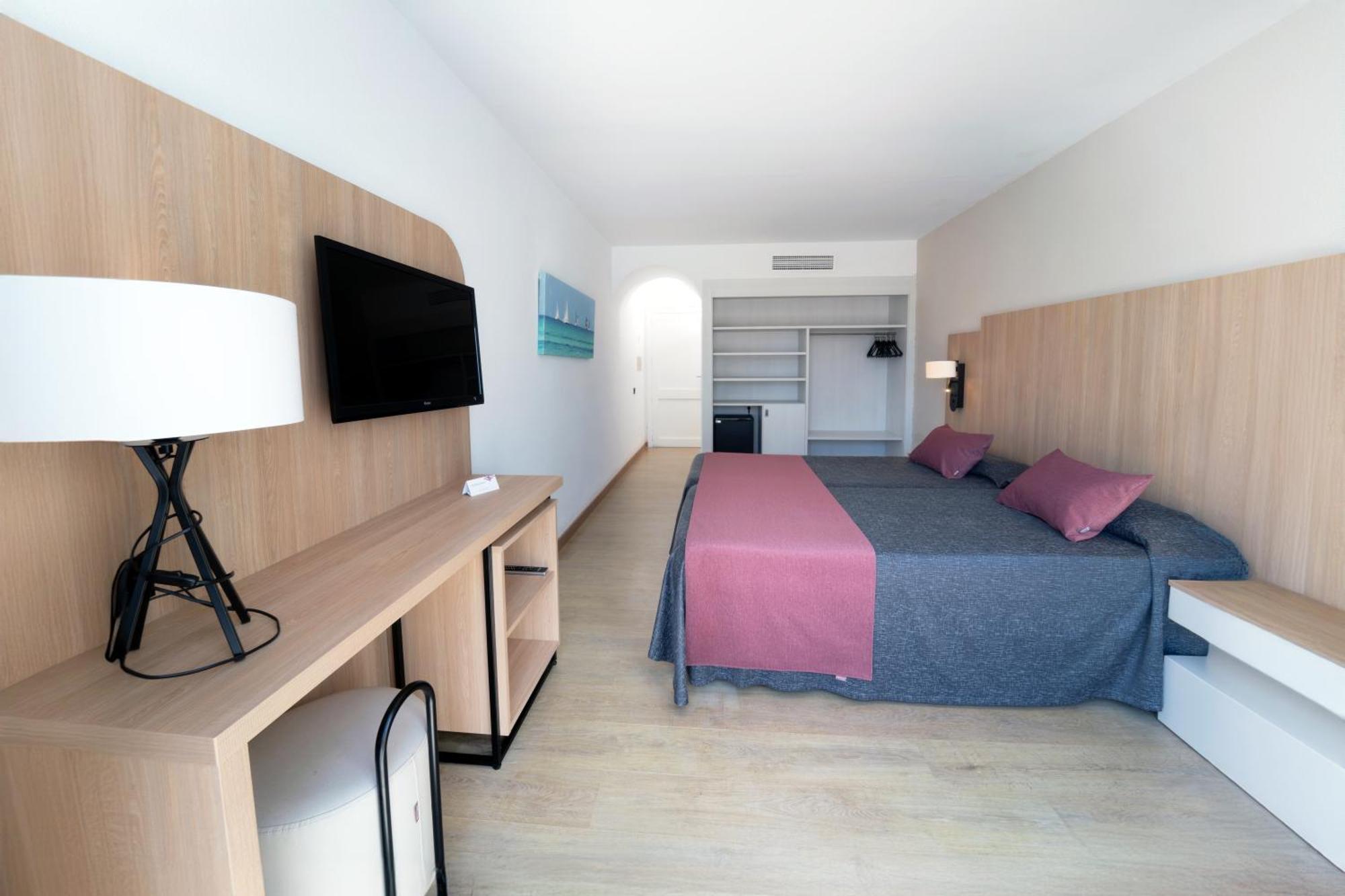 Double or Twin Room (3 Adults),1594670082:JPEG