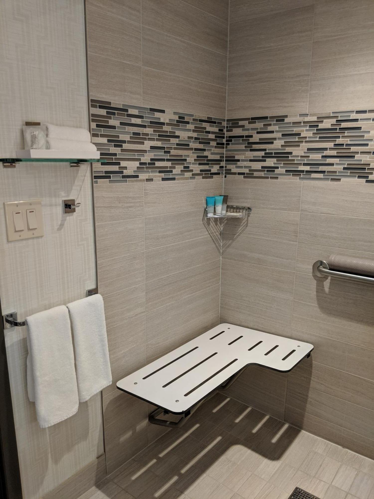 King Room with Accessible Tub - Disability Access