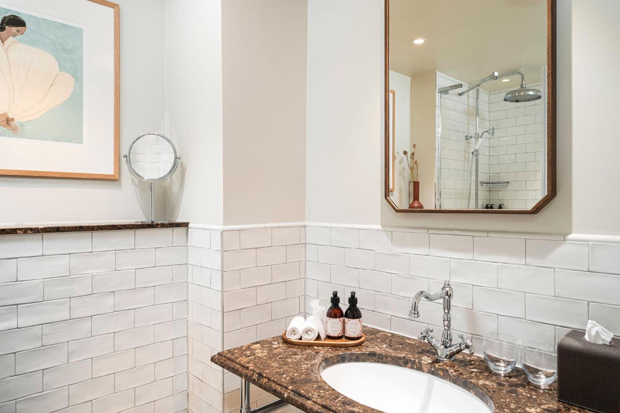 King Room,1598888098:JPEG