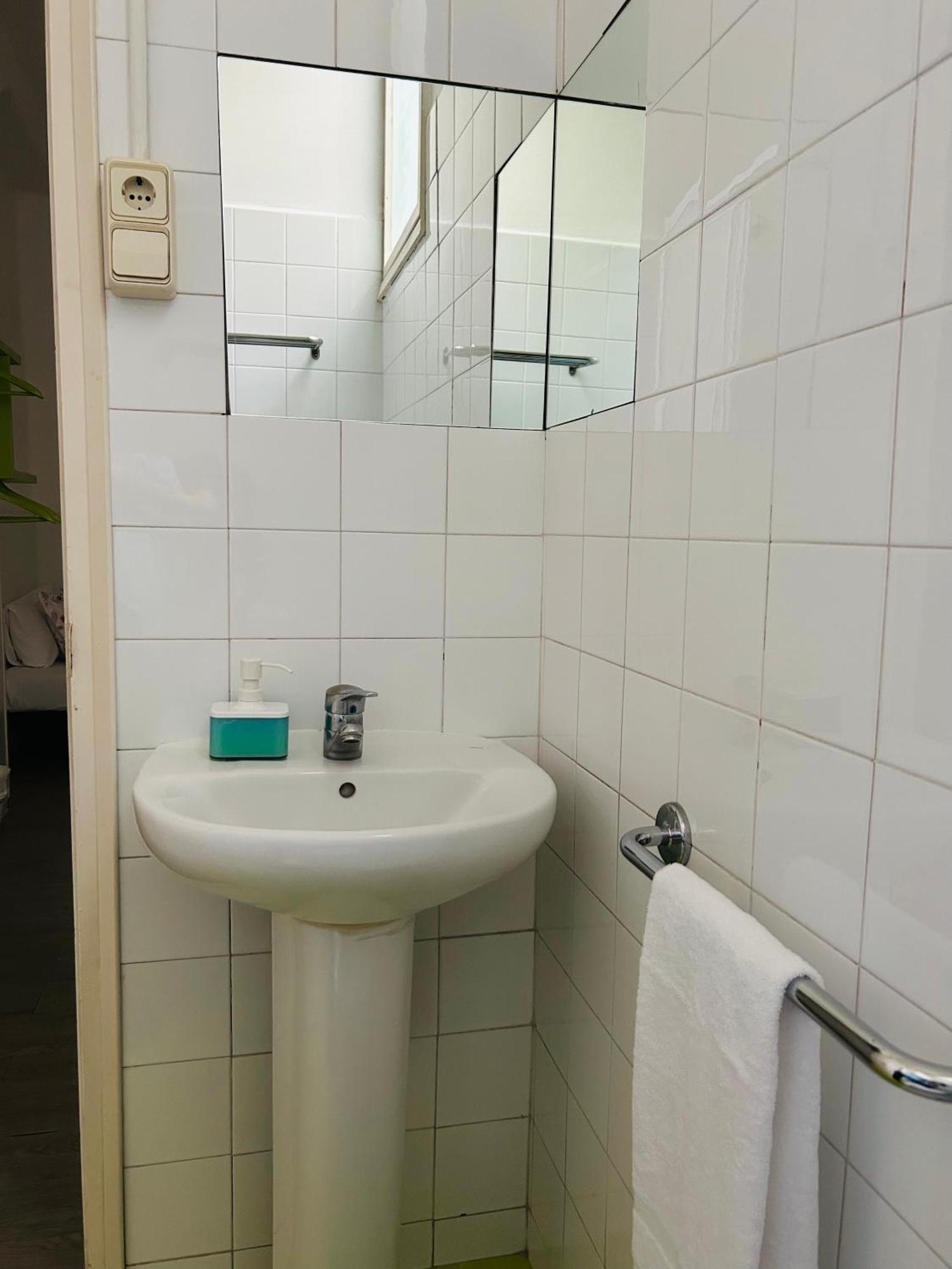 Twin Room Private Bathroom