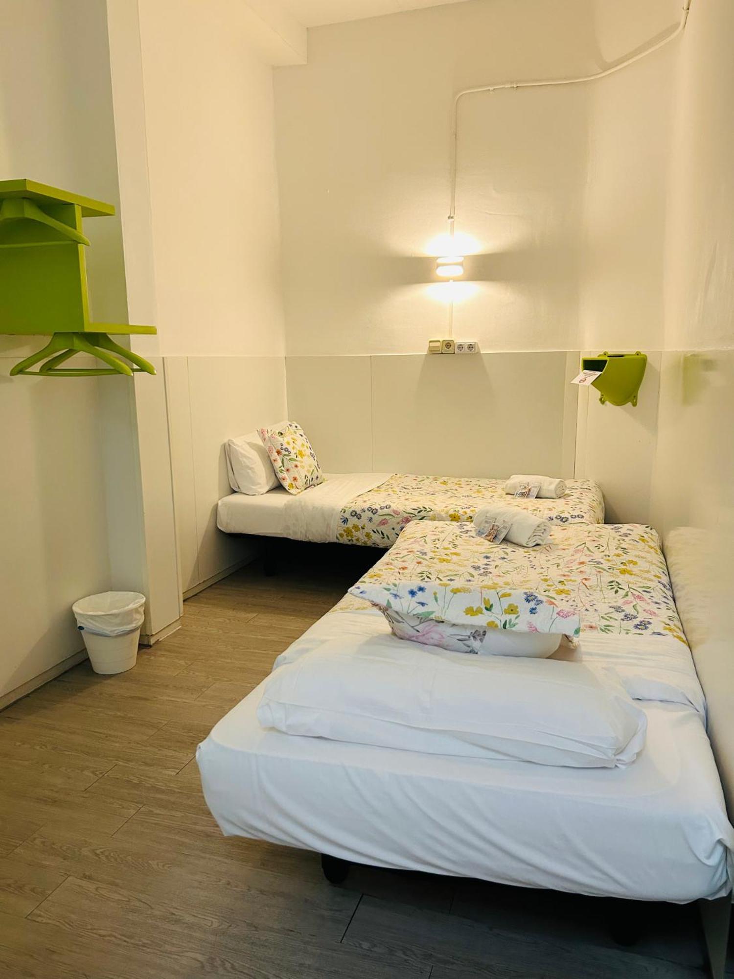 Twin Room Private Bathroom