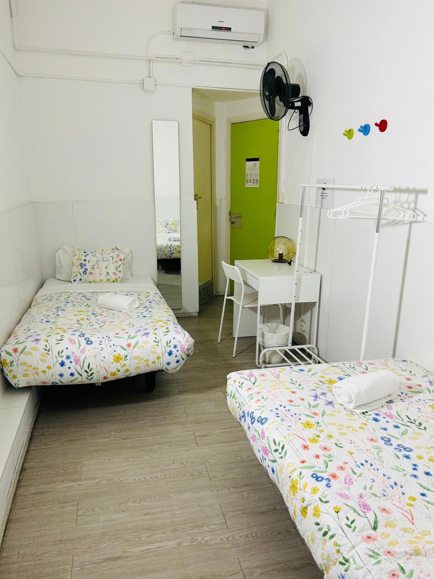Twin Room Private Bathroom