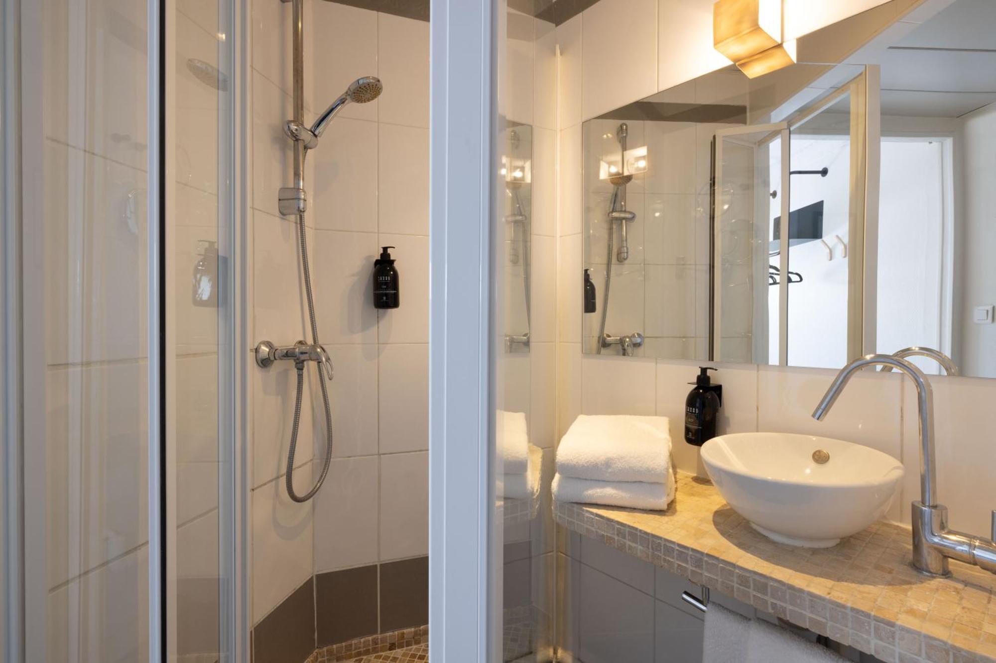 Quarto Duplo