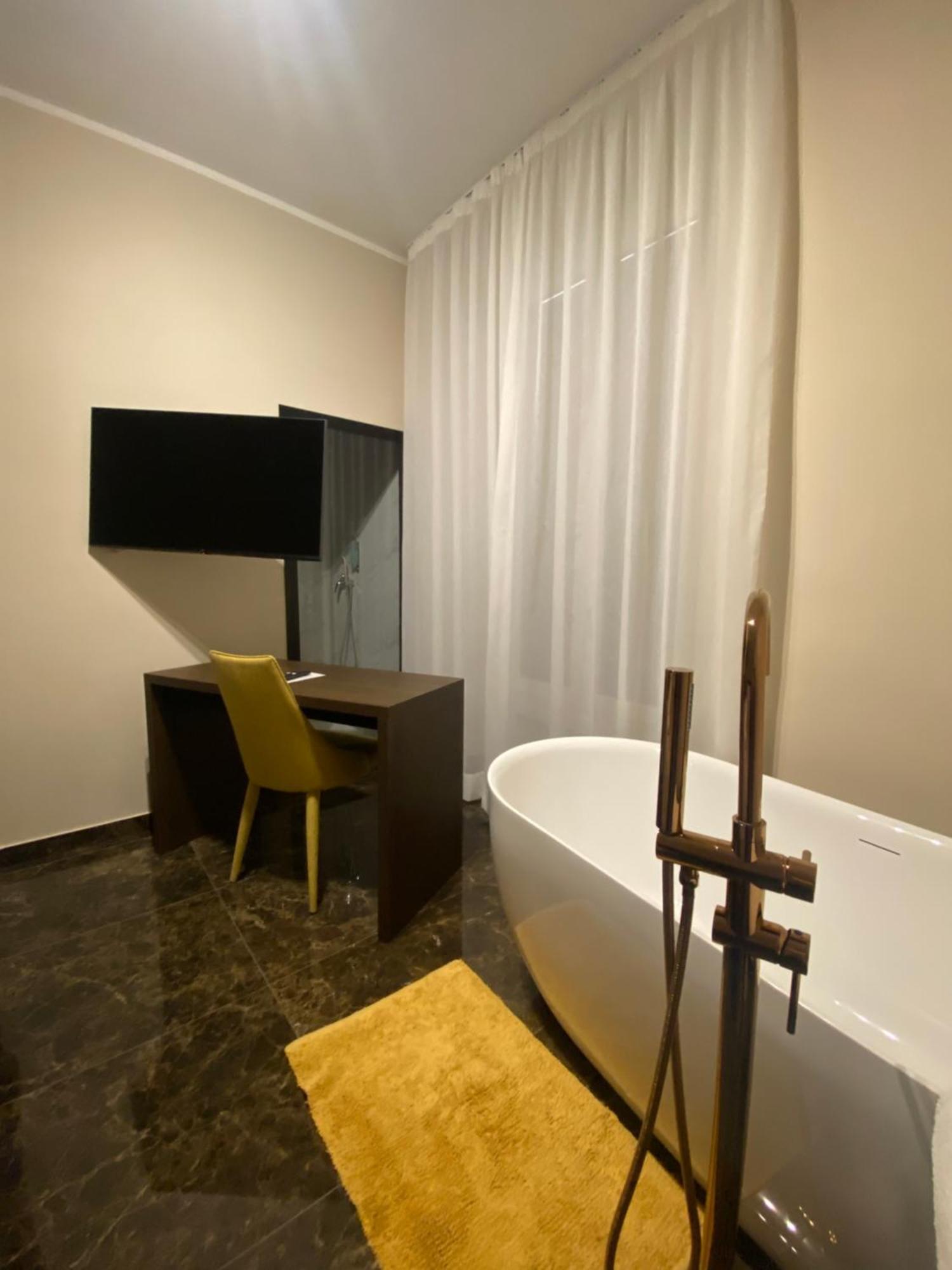 Deluxe Double Room Bath