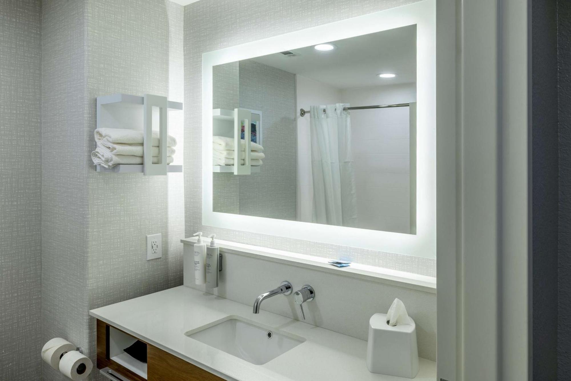 Queen Room with Two Queen Beds - Mobility Access/Non-Smoking