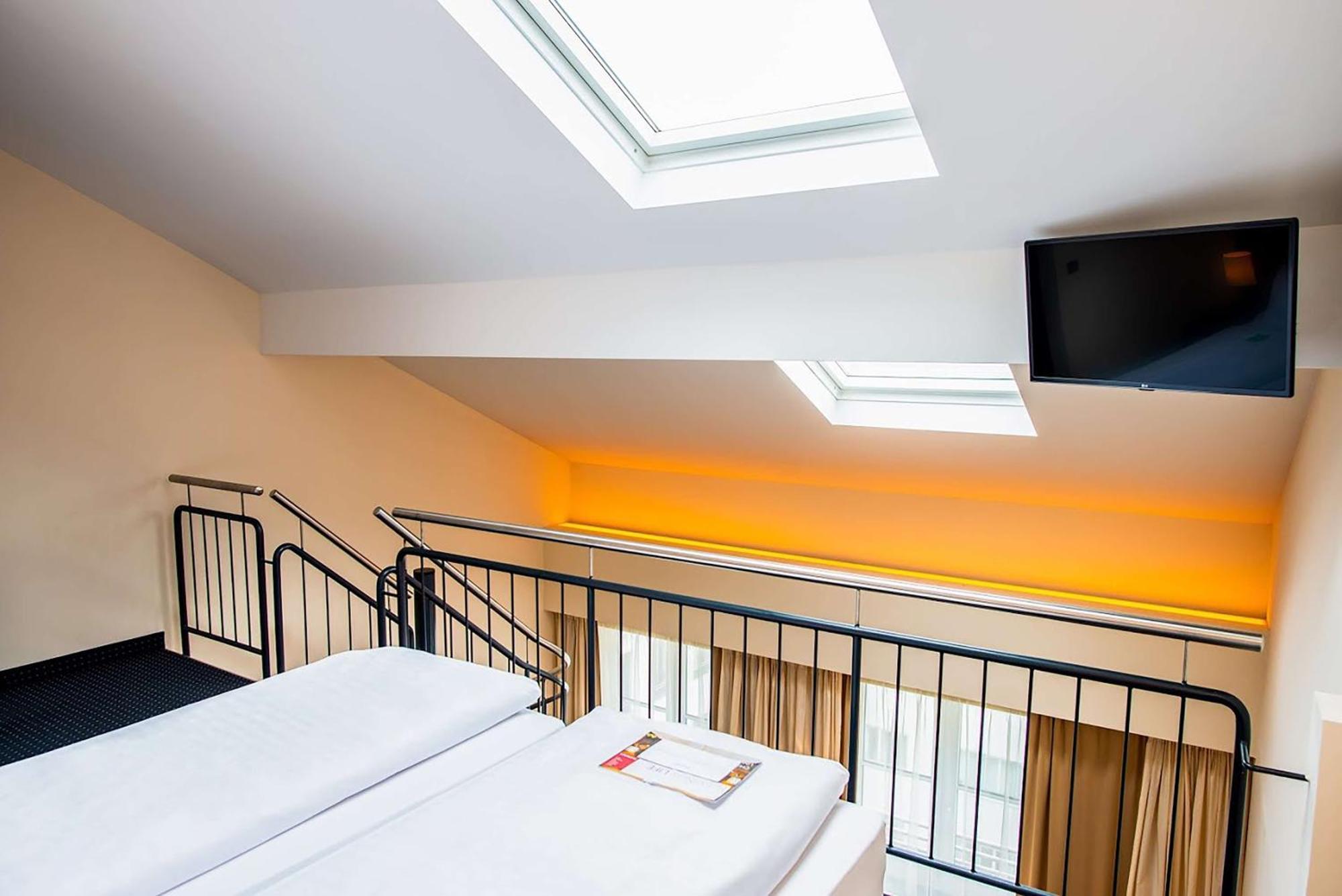 Maisonette-Studio,1611050356:JPEG