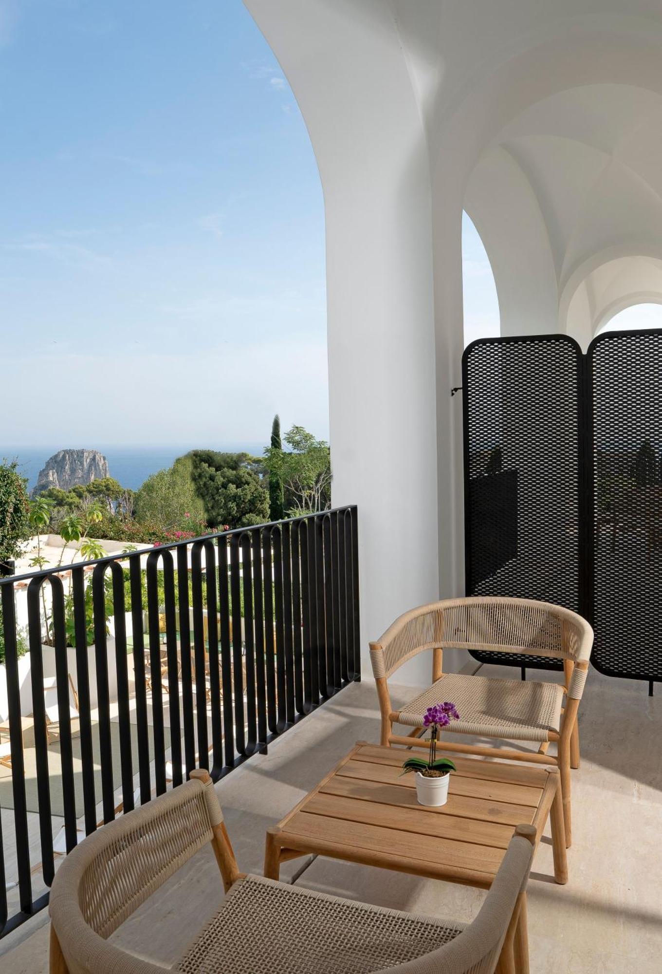 Habitación Doble Deluxe con balcón y vistas al mar