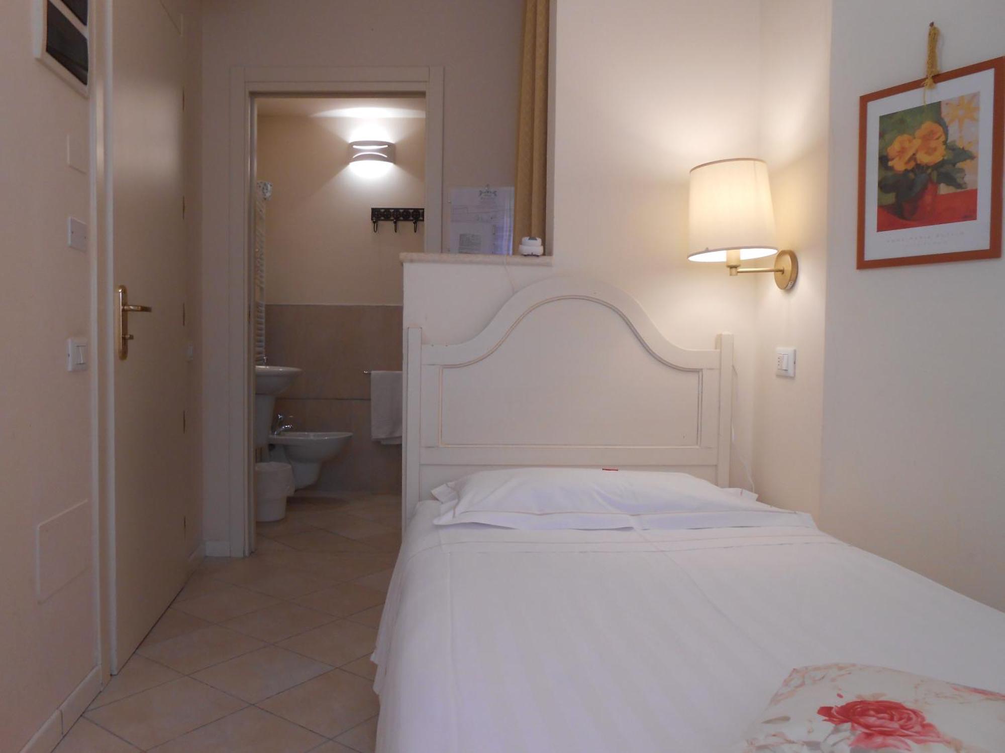 Single Room,693003777:JPEG