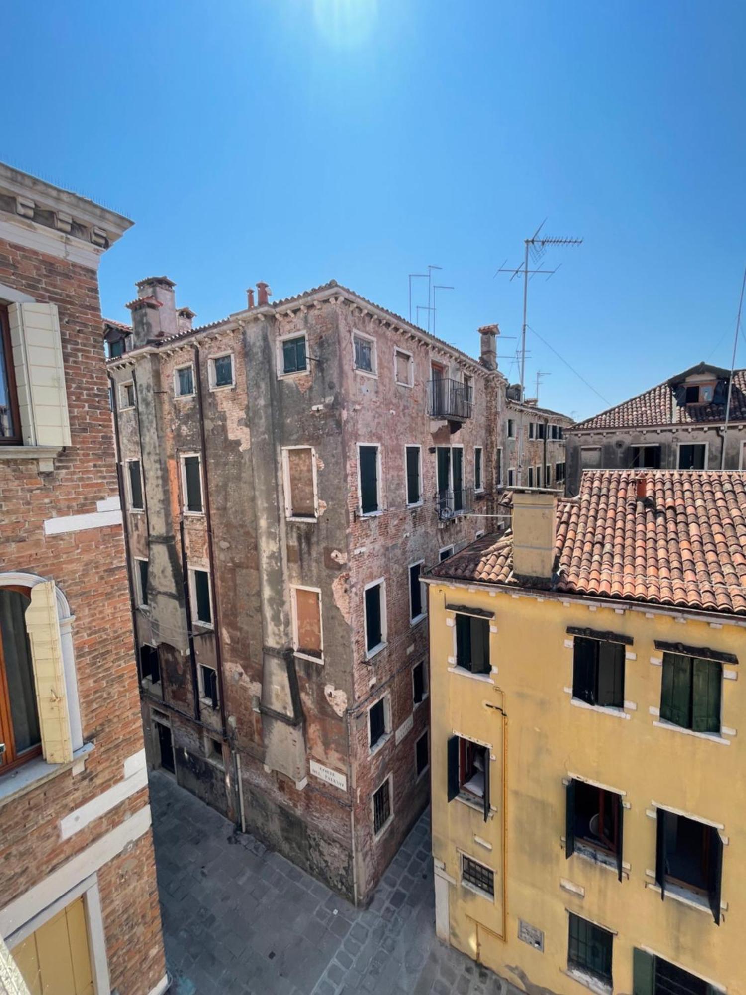 Deluxe Room,1747863102:JPEG