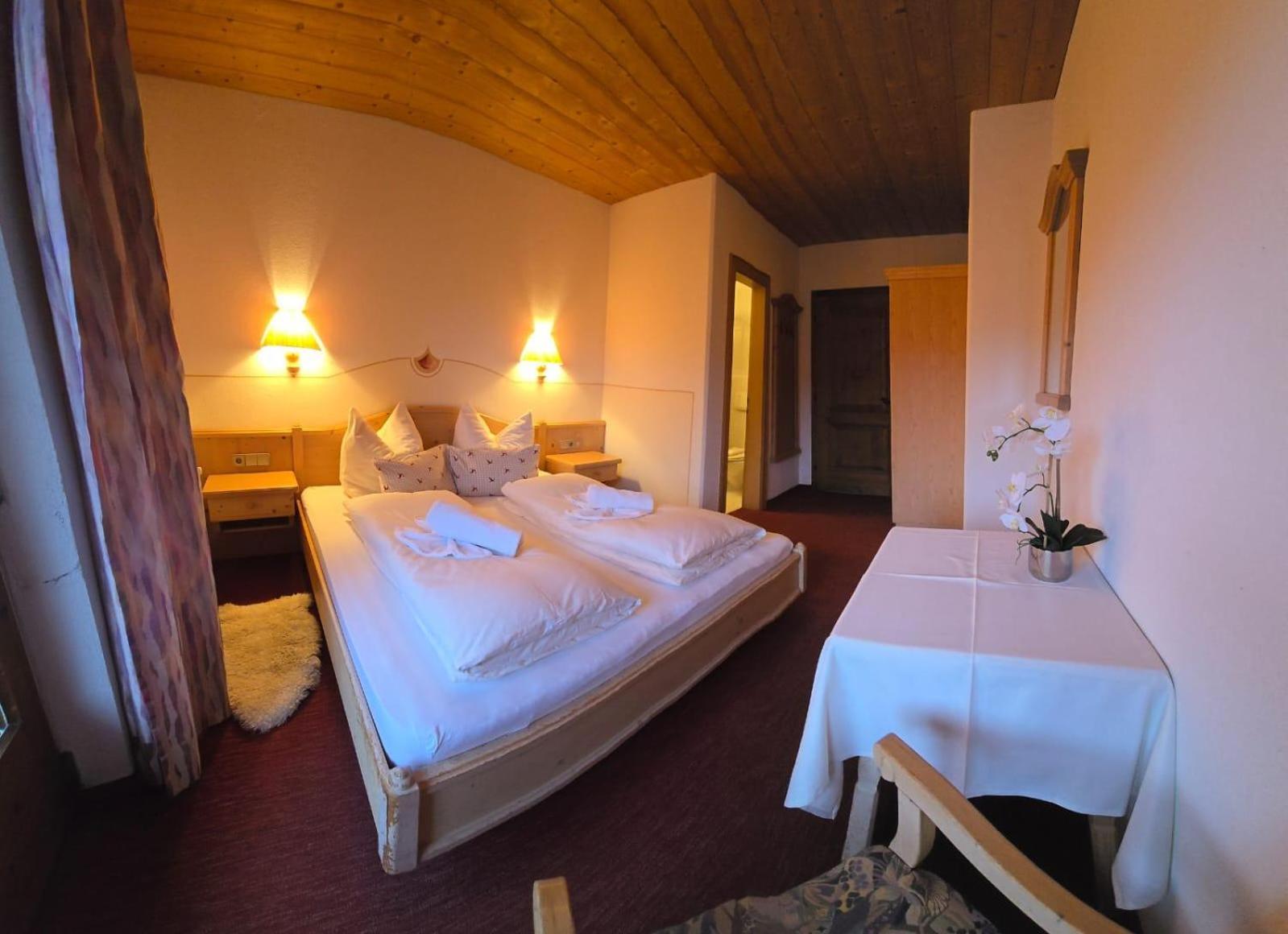 Doppelzimmer mit Balkon