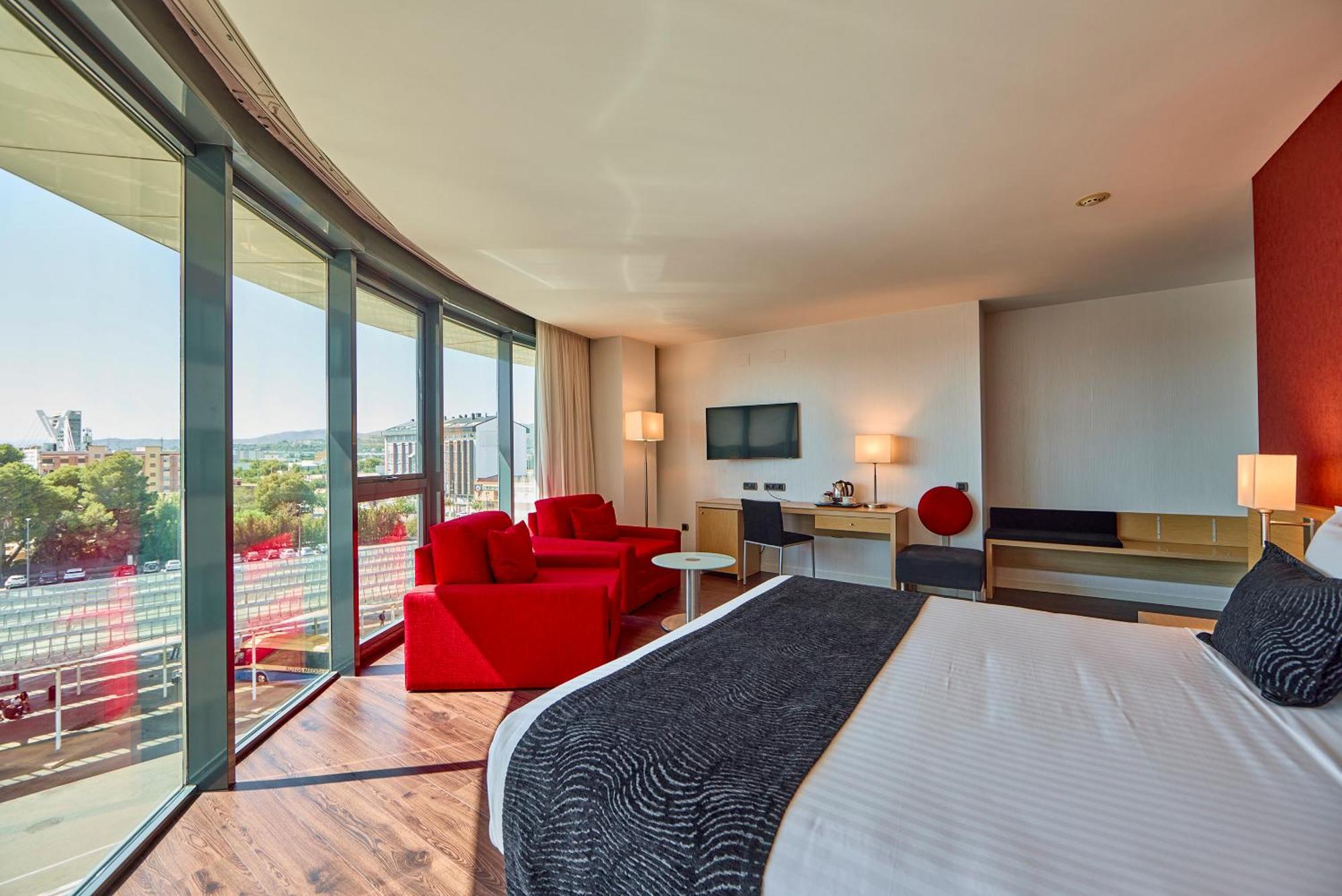 Deluxe King Room City View