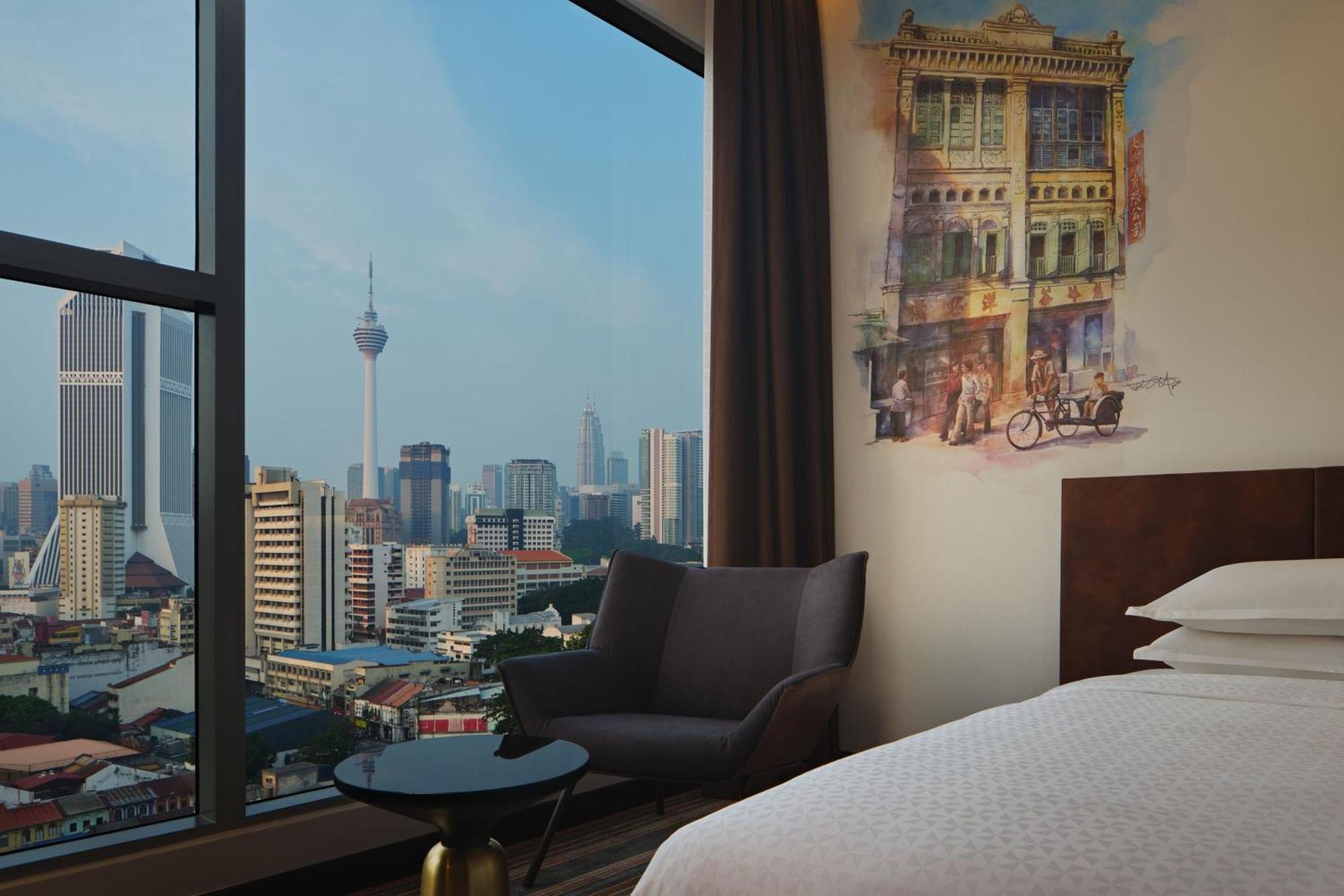 Large Premier Downtown Twin Room