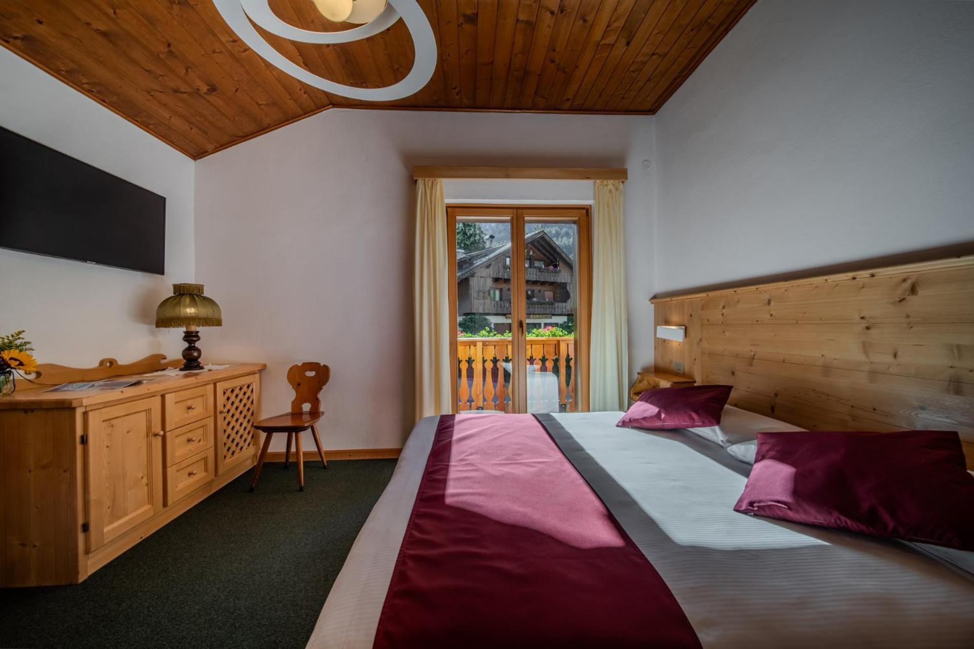 Double or Twin Room Private Bathroom