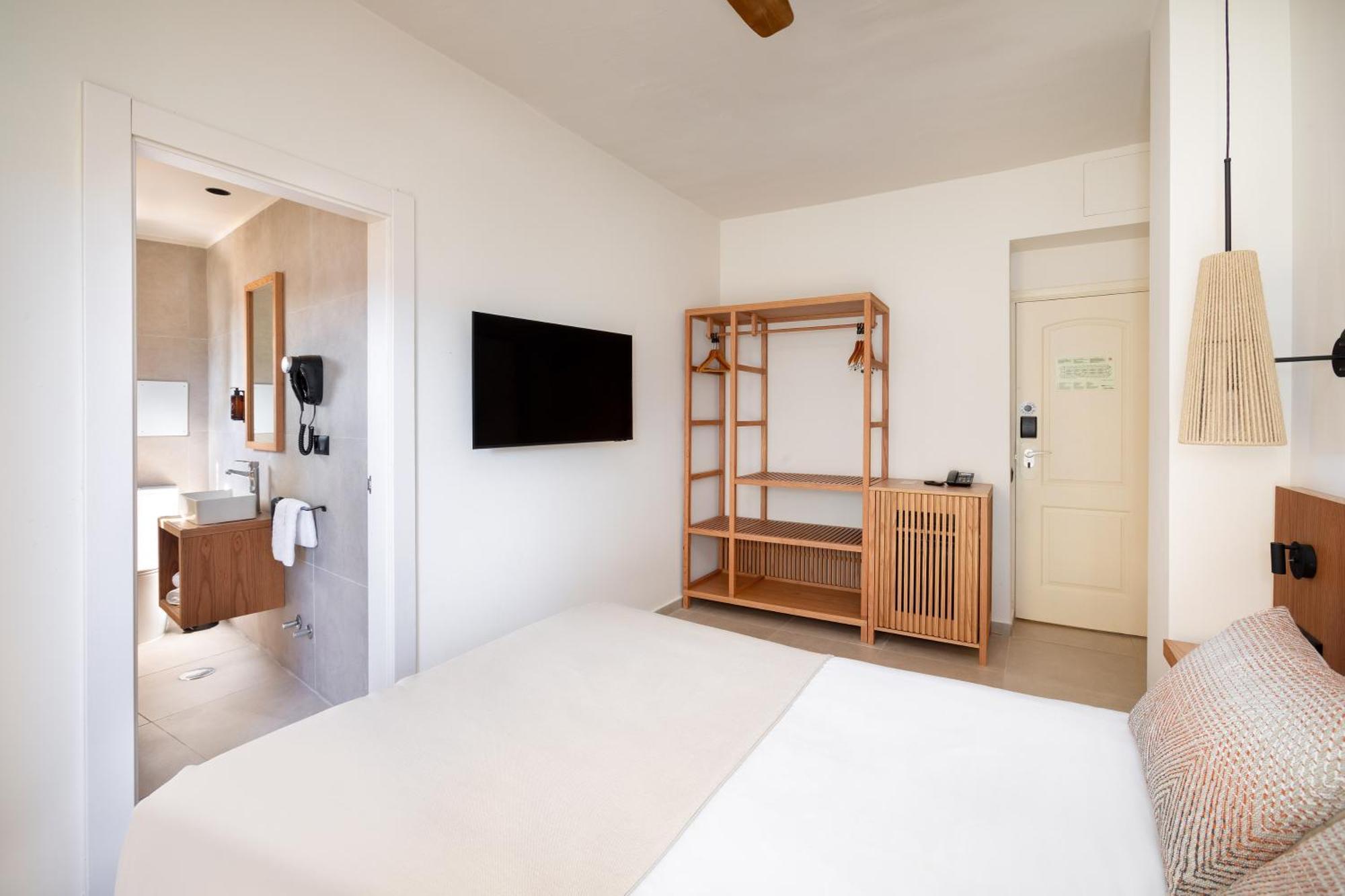 Single Room Mountain View