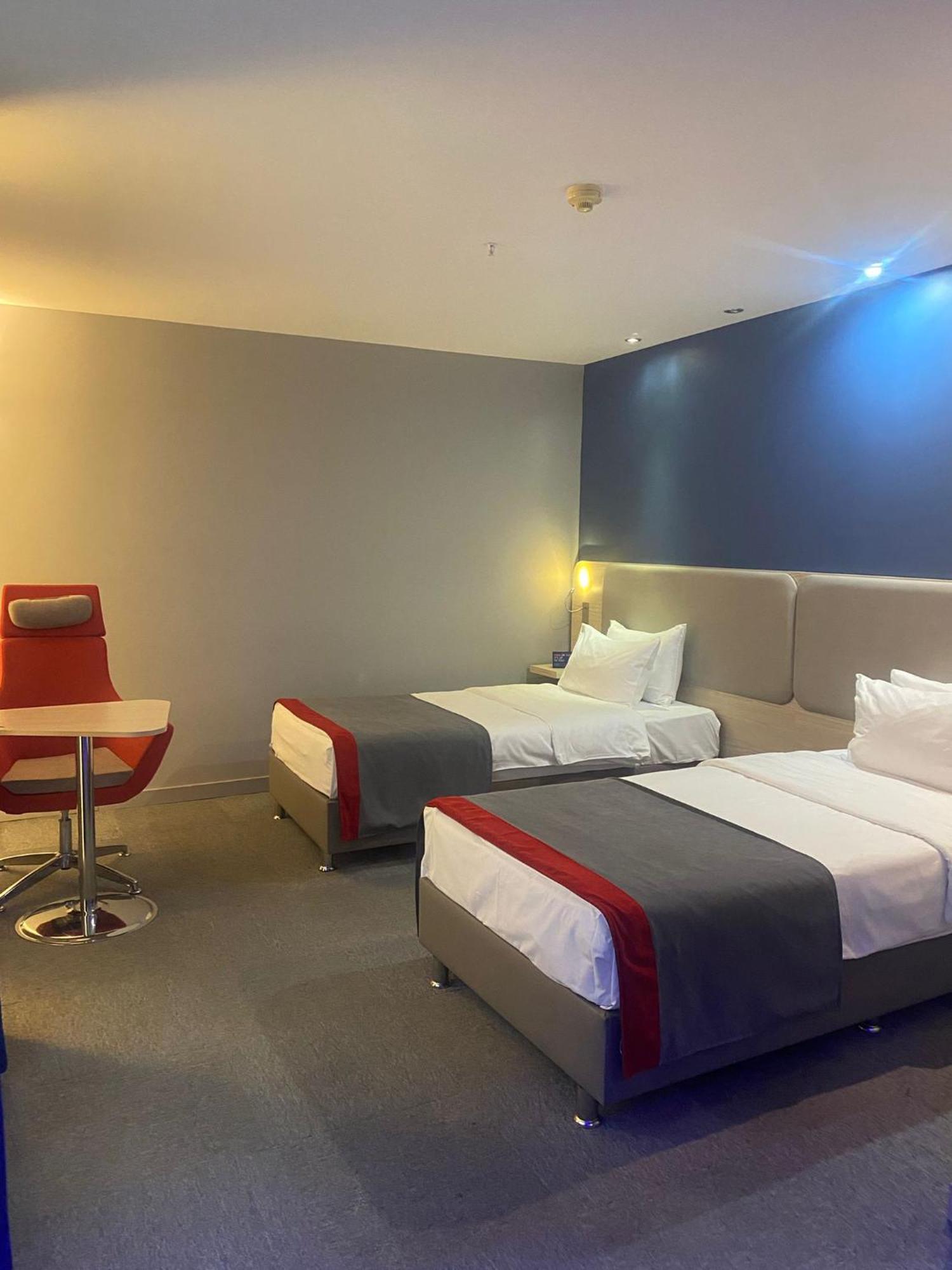 Quarto Standard com 2 Camas de Solteiro - Café da Manhã Gratuito