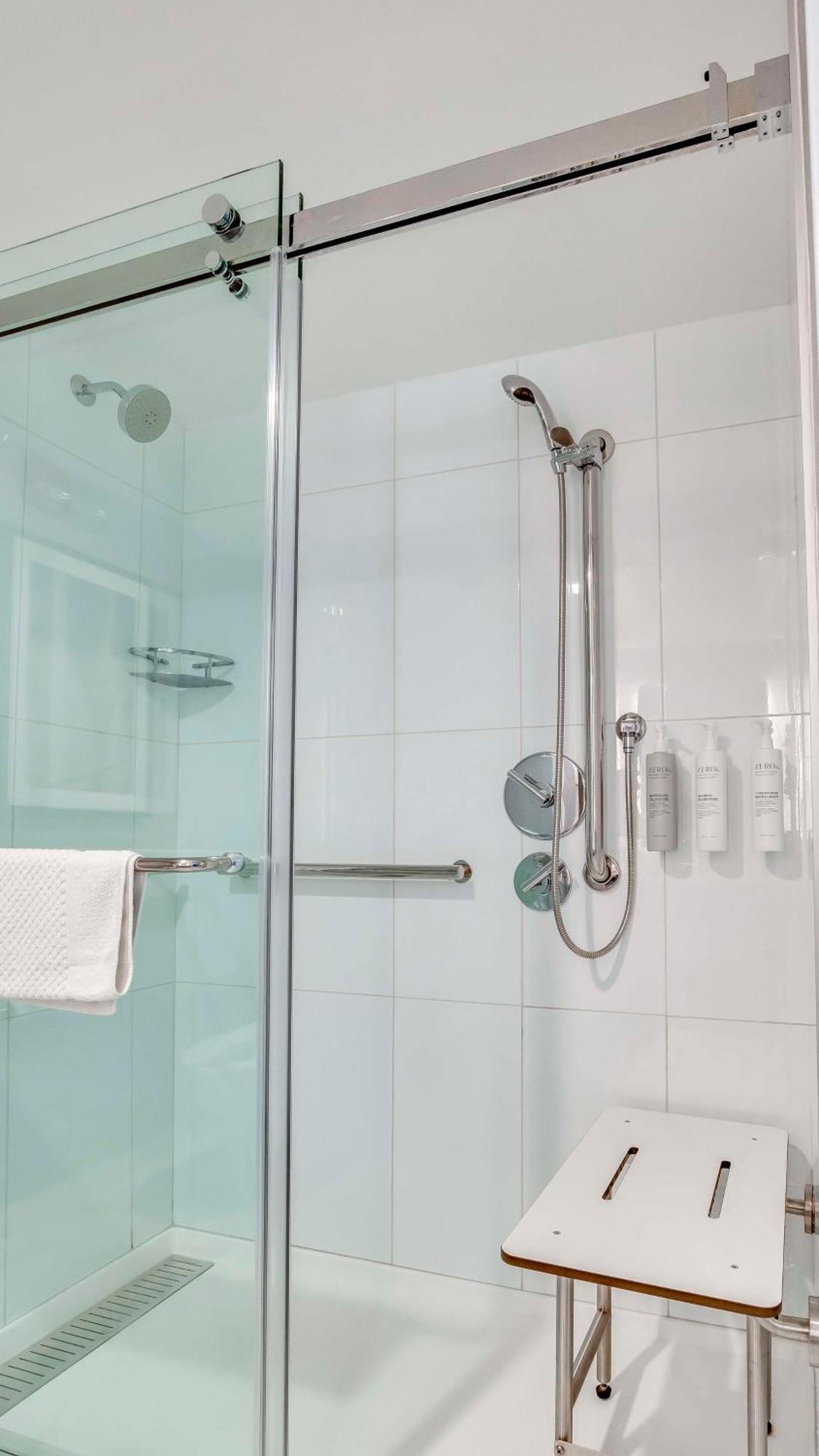 King Suite with Roll-In Shower - Mobility/Hearing Accessible - Non-Smoking,1628652314:JPEG