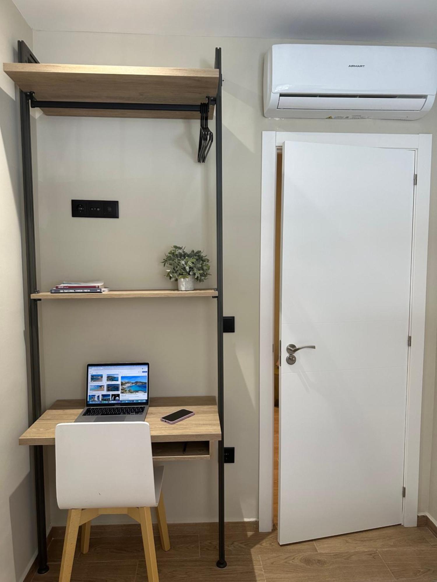 Single Room Private External Bathroom