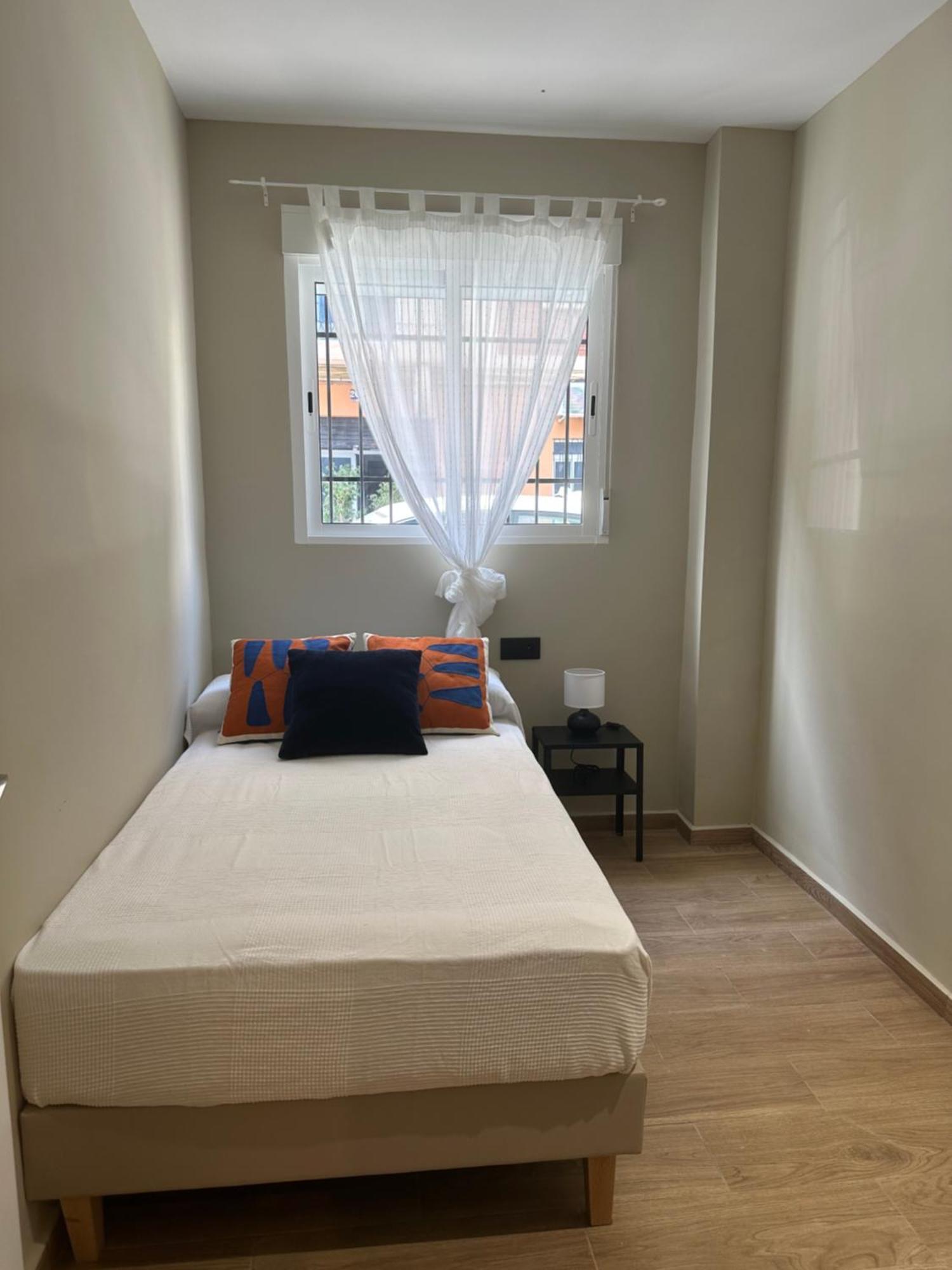 Single Room Private External Bathroom