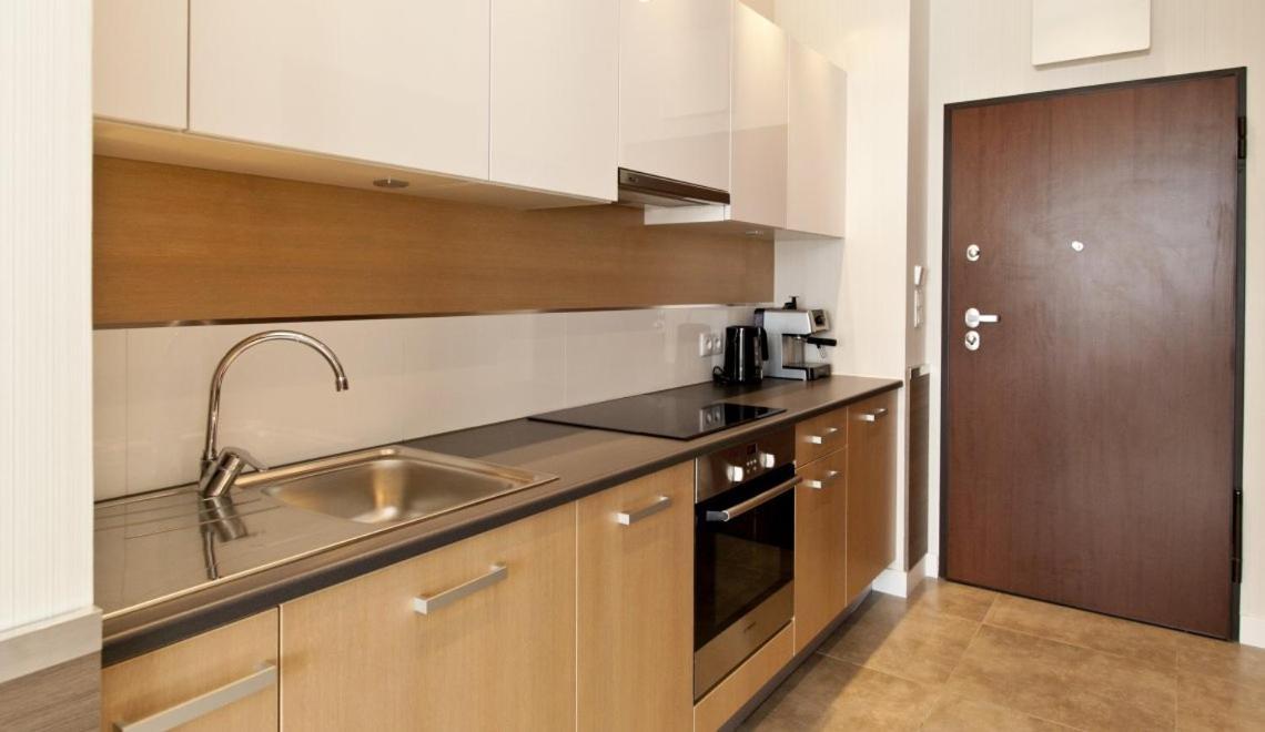 Studio with direct pool access 116A,1635084703:JPEG