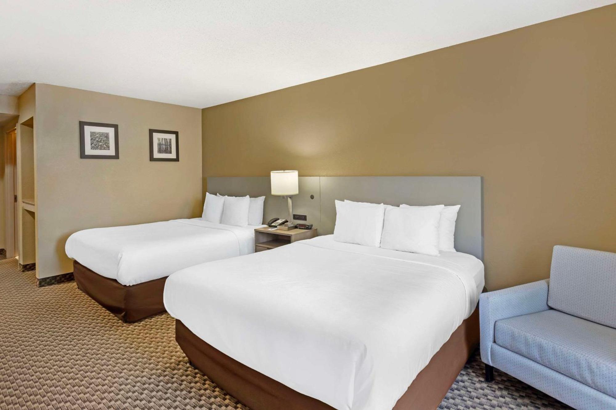 Queen Room Two Queen Beds Non-Smoking