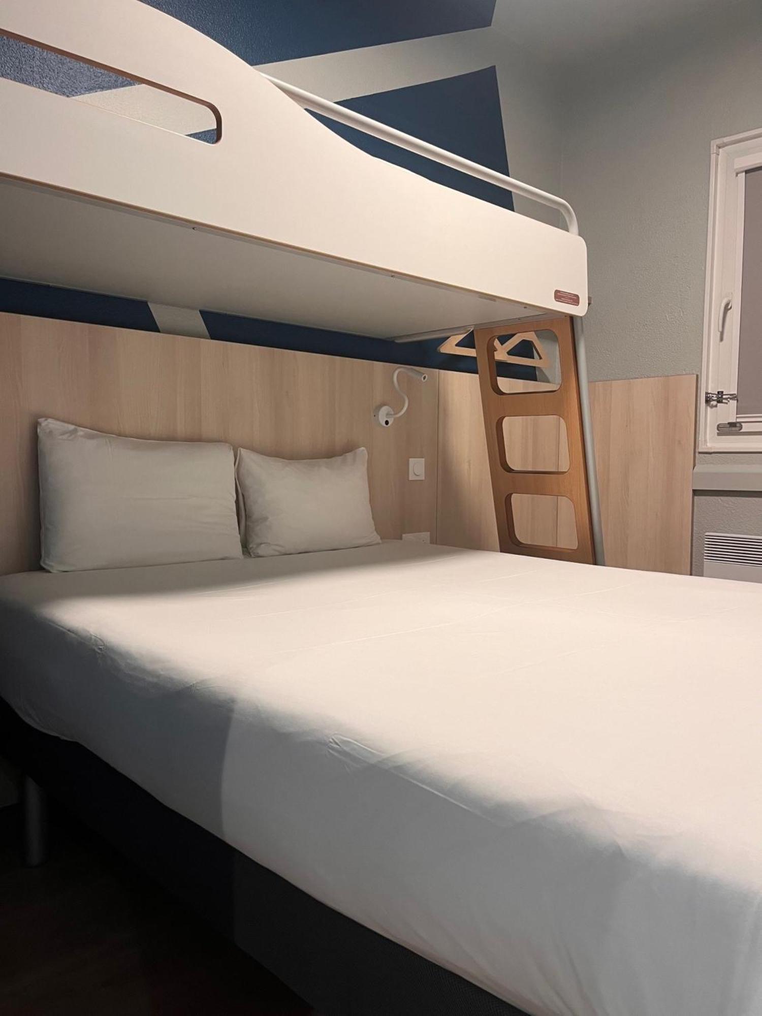 Chambre Triple avec 1 Lit Double et 1 Lit Superposé