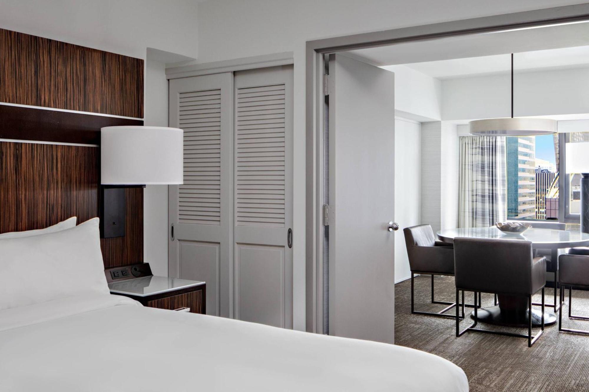Suíte Executiva com Cama King-size e Sofá-cama - Acesso à Área VIP
