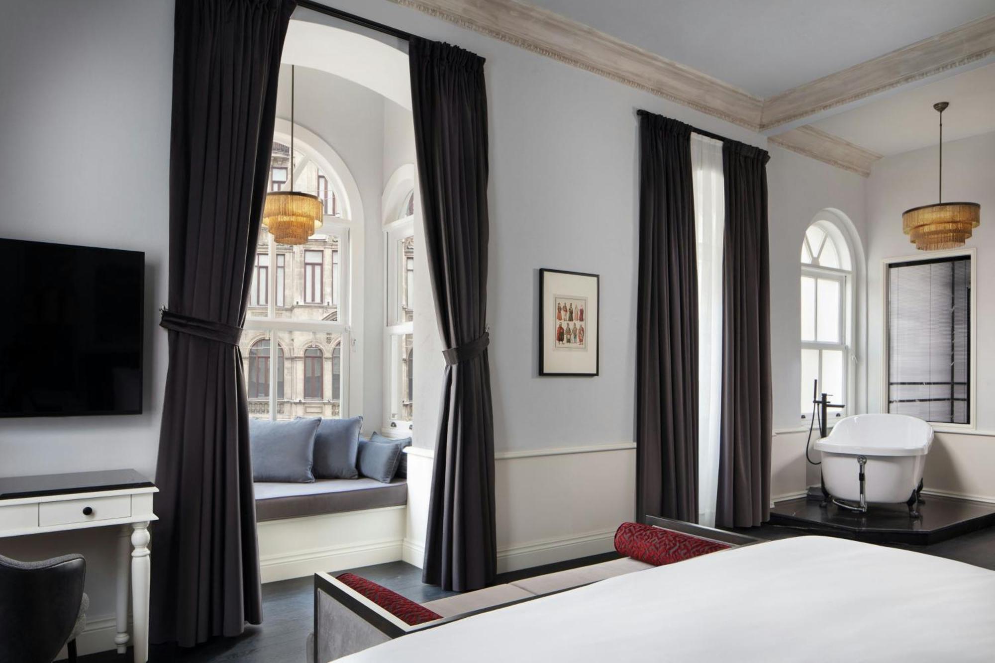 Adahan Charm Suite